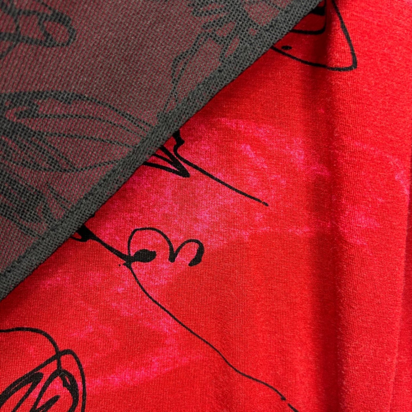 Taking Shape Top Size 16 Small Plus Long Sleeve Black Red