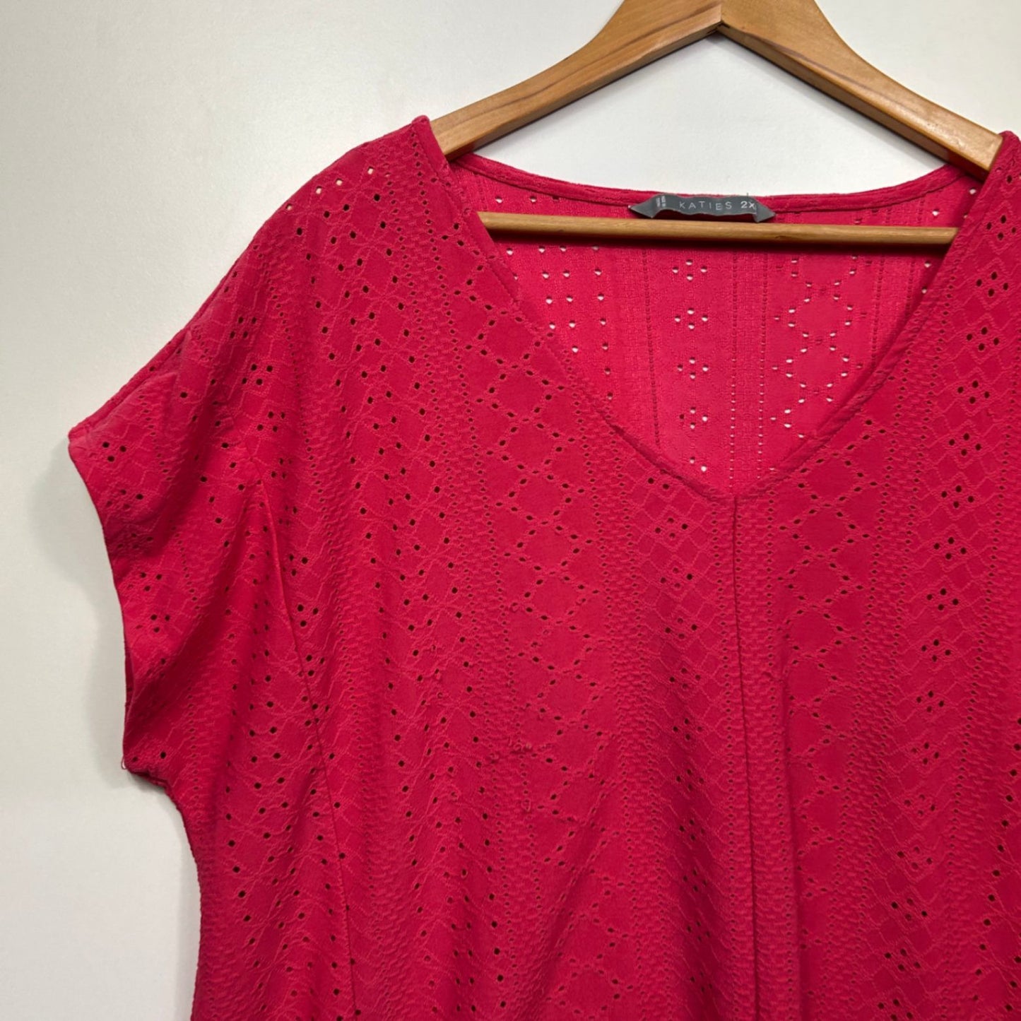 Katies Top Size 18 Red Short Sleeve Embroidered V Neck