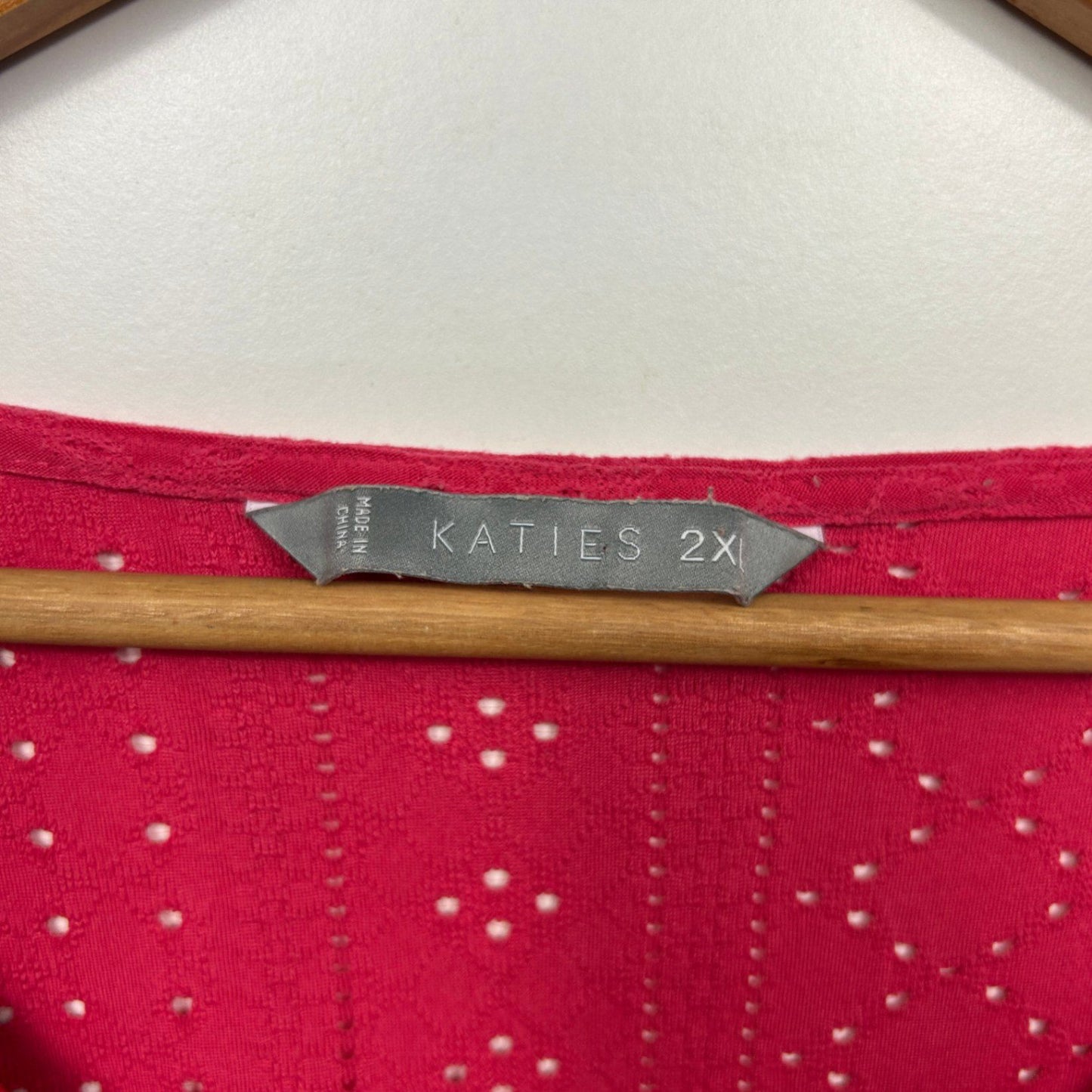 Katies Top Size 18 Red Short Sleeve Embroidered V Neck