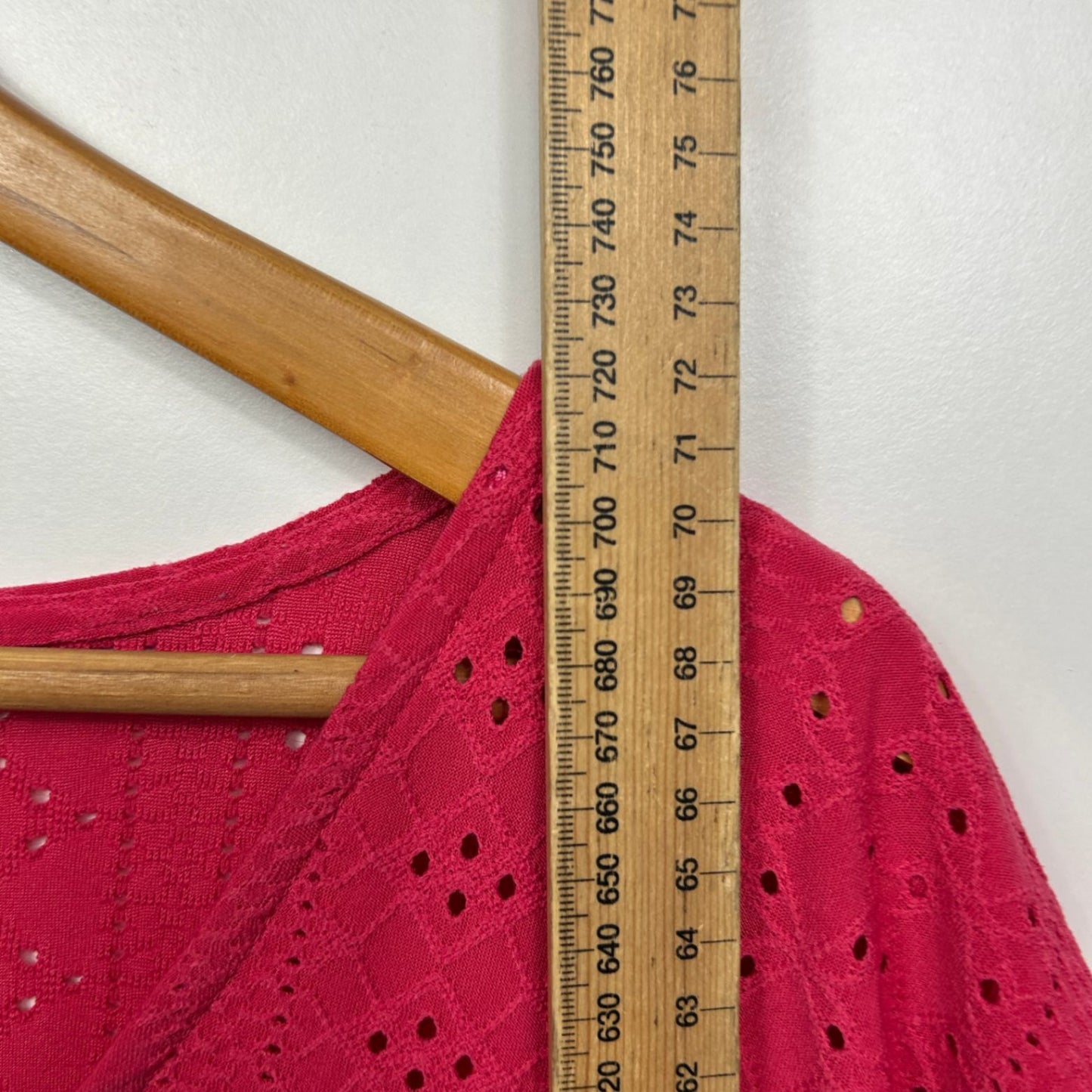 Katies Top Size 18 Red Short Sleeve Embroidered V Neck