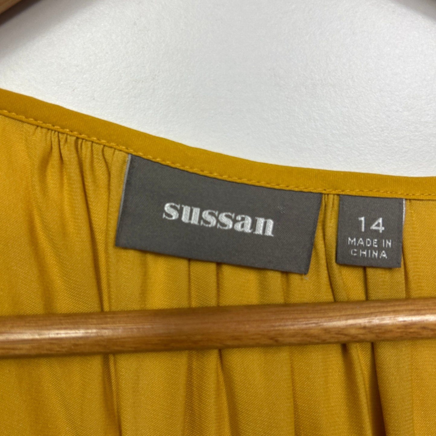 Sussan Mustard Long Sleeve Top Blouse Size 14 V Neck Pleated