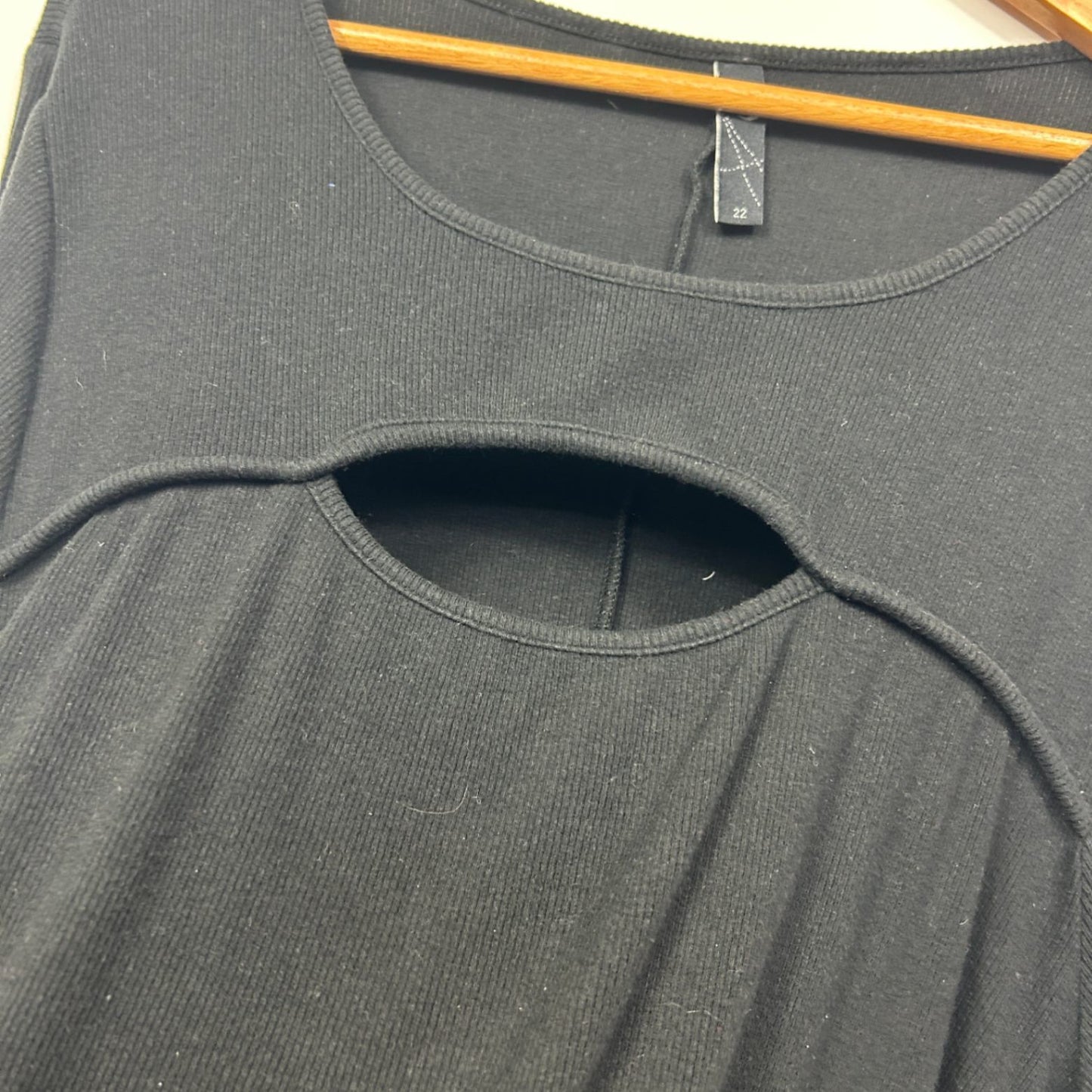 Taking Shape Women's Black Short Sleeve Cut Out Ribbed Basic Top Size 22