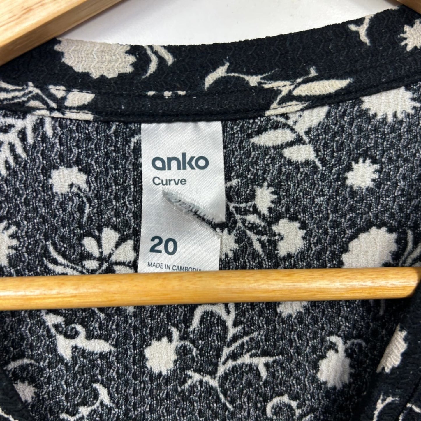 Anko Black White Short Sleeve Round Neck Floral Top Size 20