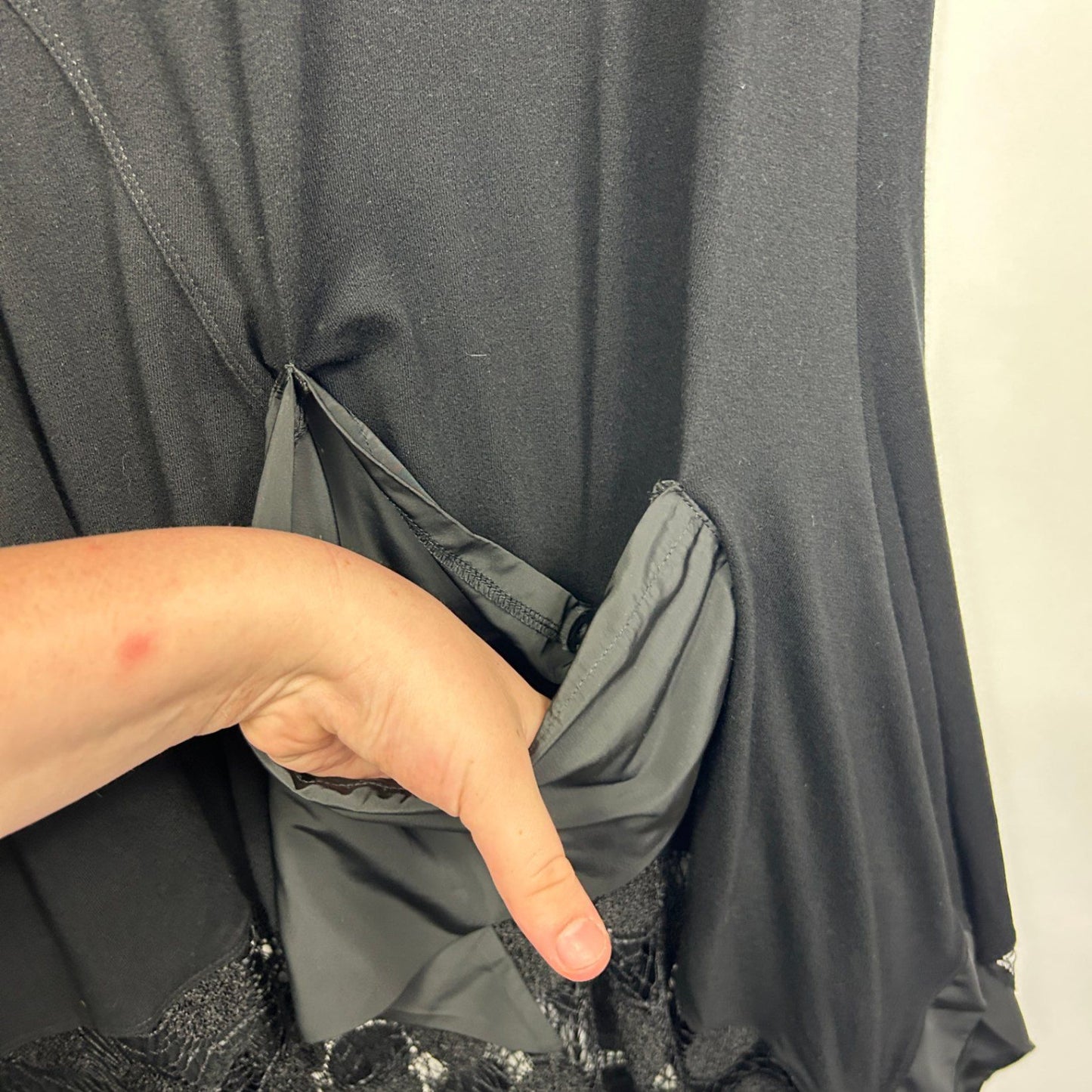 Taking Shape Black Tunic Top Size 18 Plus Medium Cowl Neck Sleeveless Lace Trim