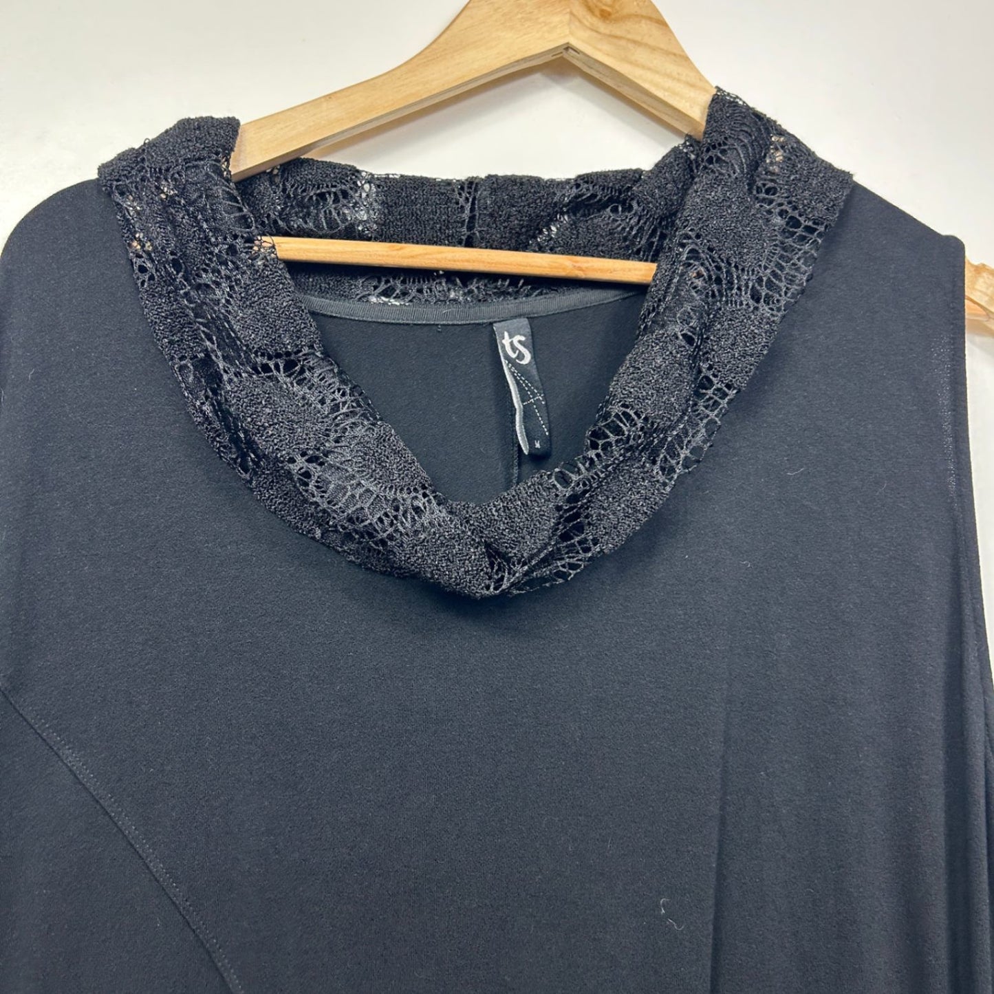 Taking Shape Black Tunic Top Size 18 Plus Medium Cowl Neck Sleeveless Lace Trim