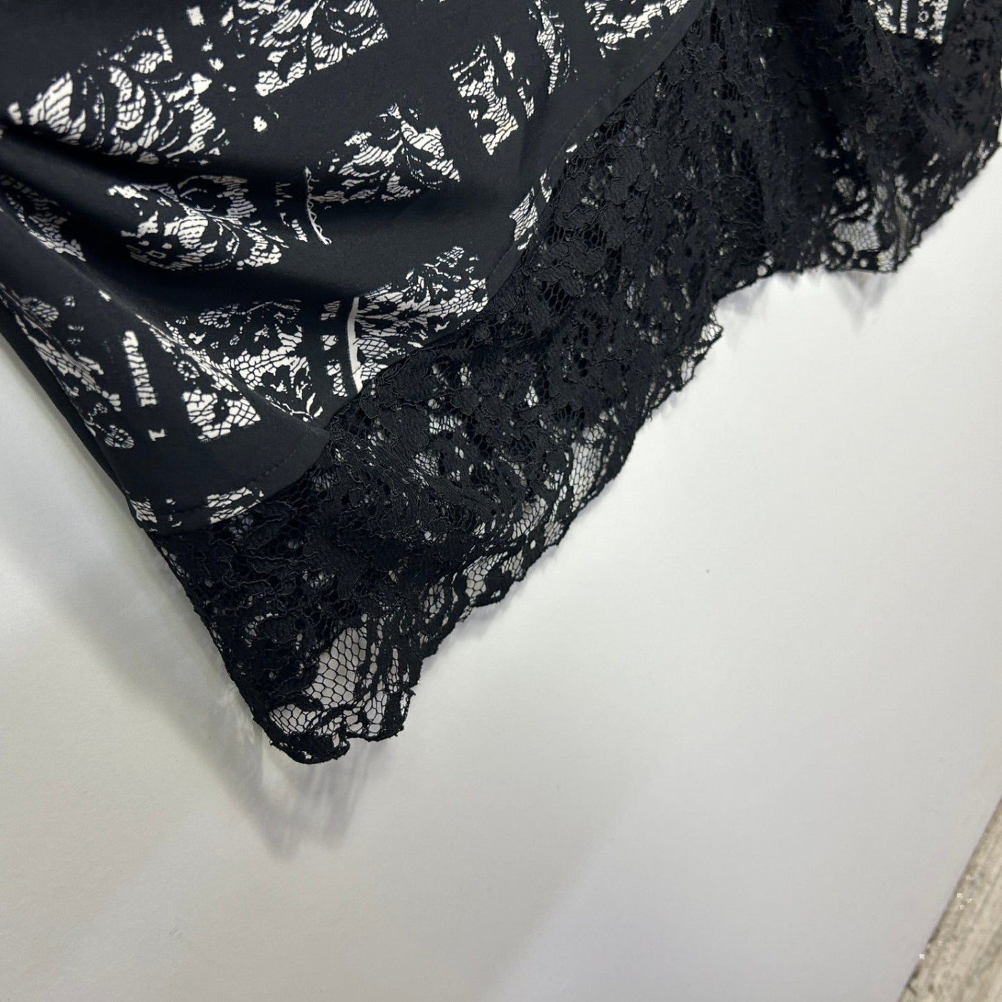 City Chic Black Short Sleeve Midi Lace Trim Size 18 Medium Plus Full Zip Up