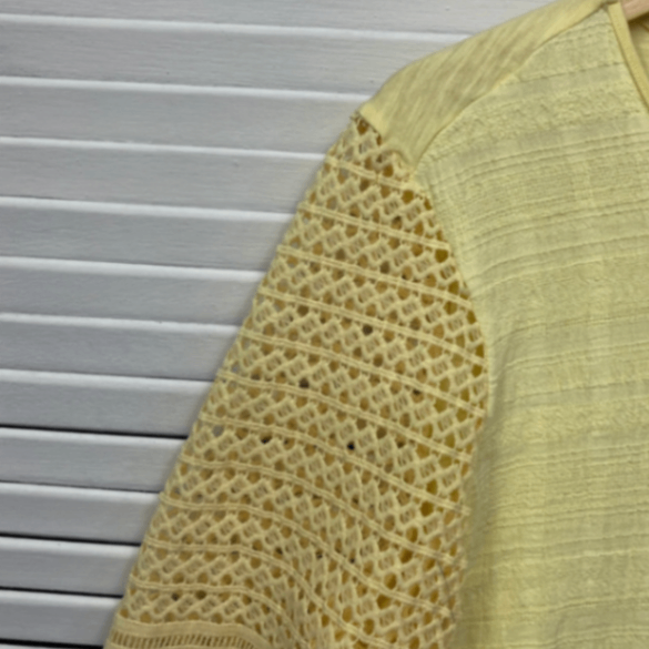 Capture Light Yellow Short Sleeve Round Neck Crochet Trim Top Size XXL 16 18