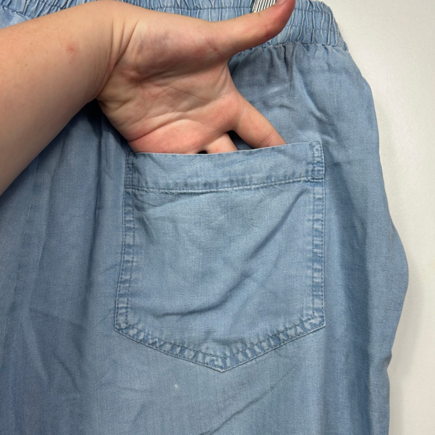 Avella Blue Casual Pockets Chambray Shorts Size 18
