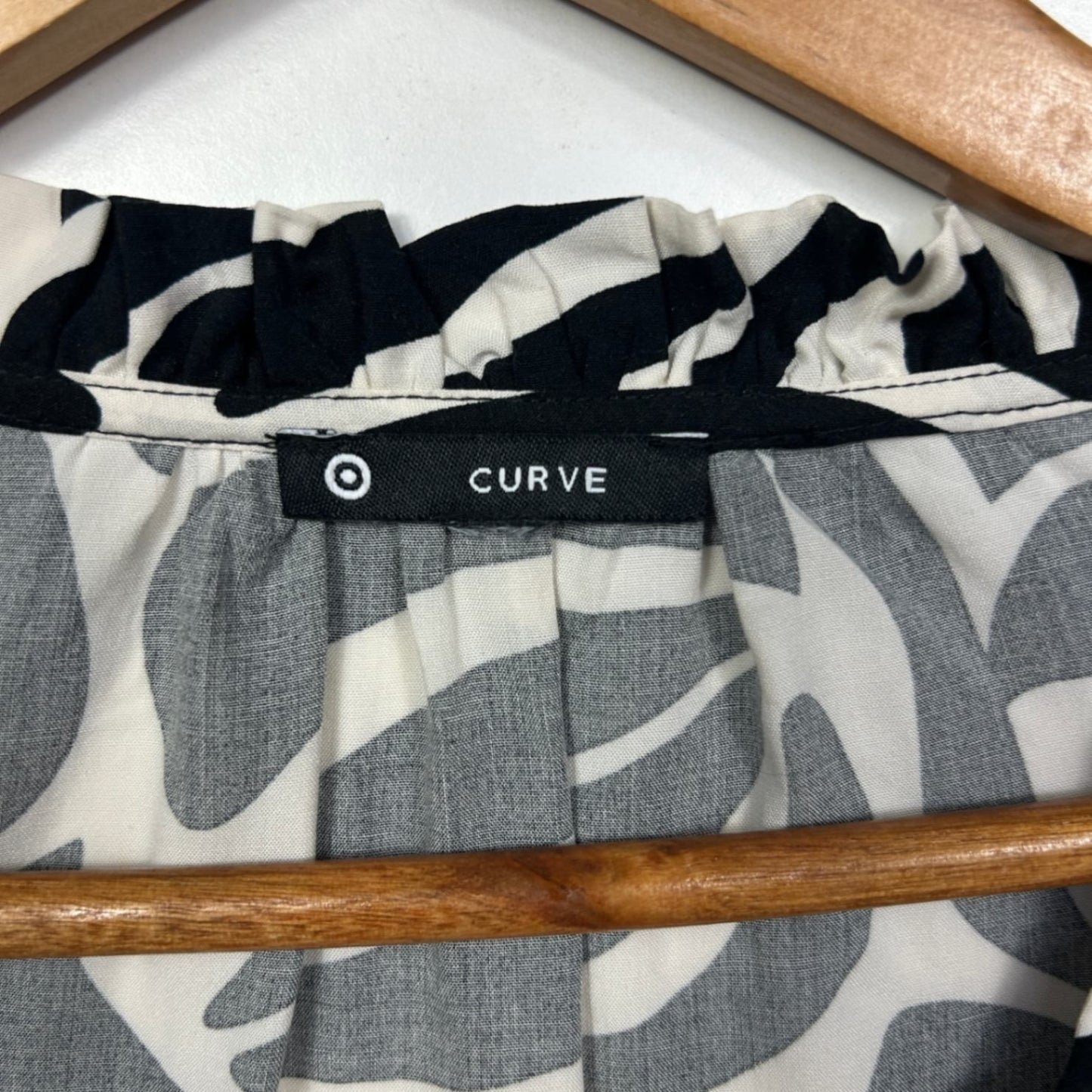 Target Curve Women's Black Beige Long Sleeve Top Blouse Size 22