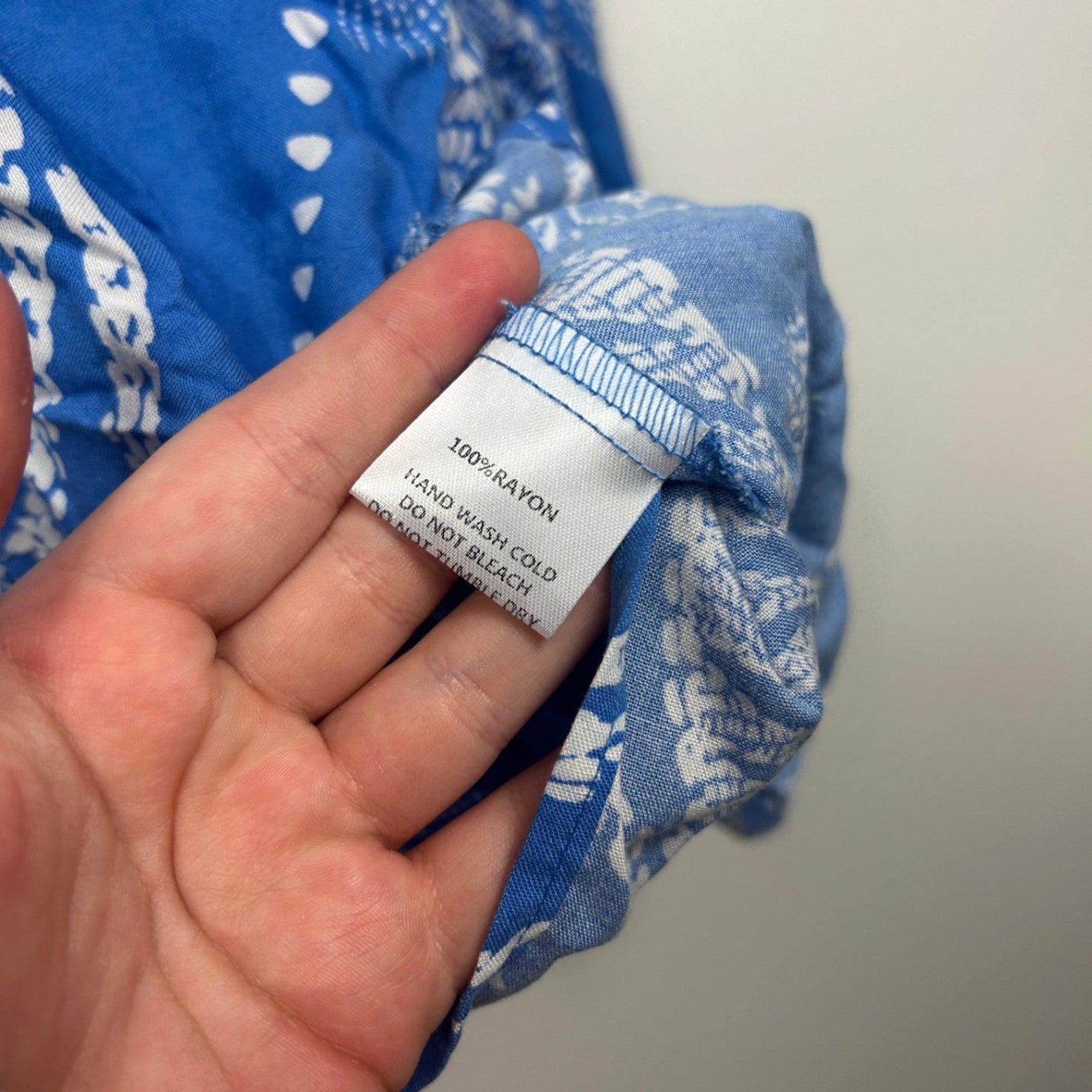 Vine Apparel Blue White Rayon Long Sleeve V-Neck Boho Blouse Size 18