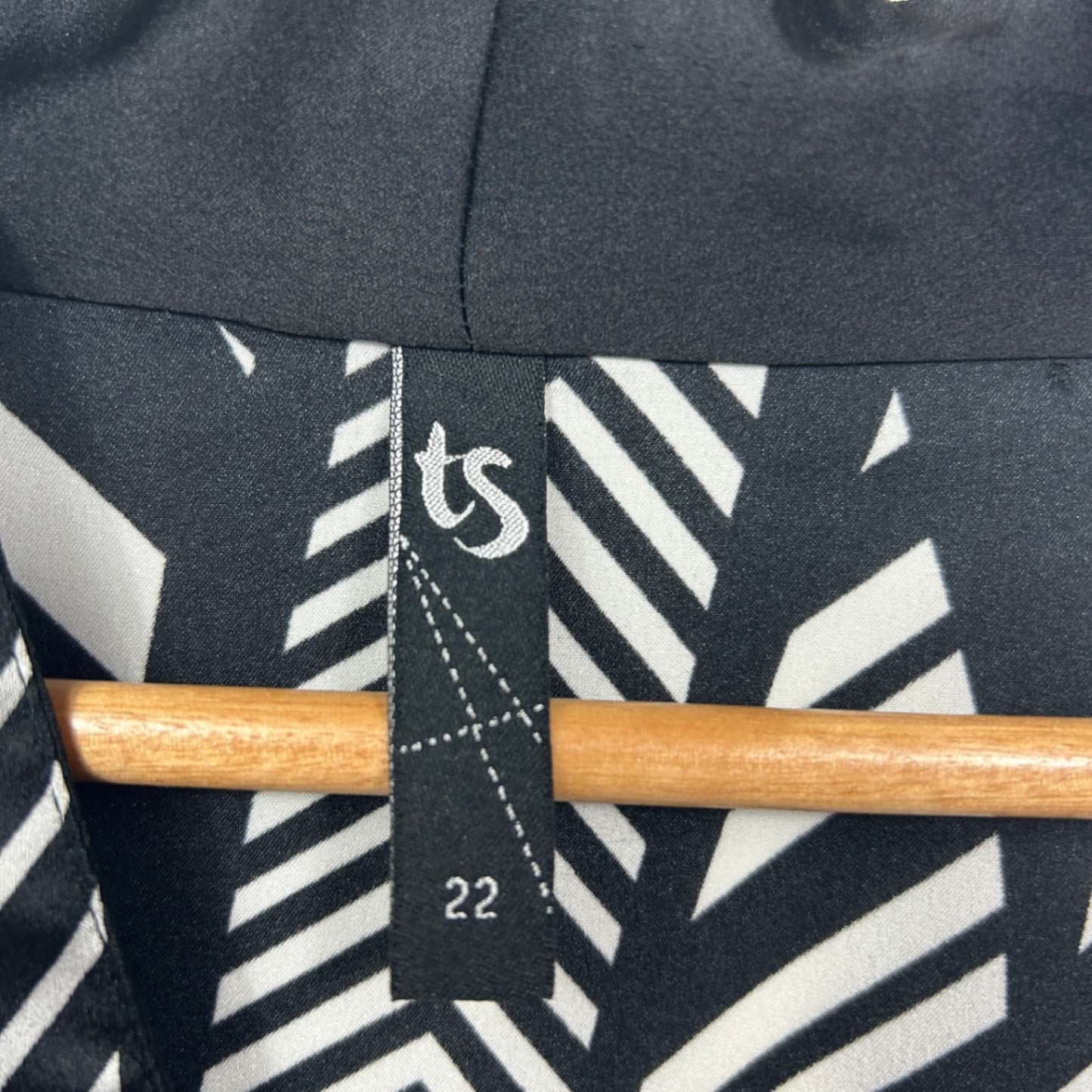 Taking Shape Black White Jacket Top Size 22