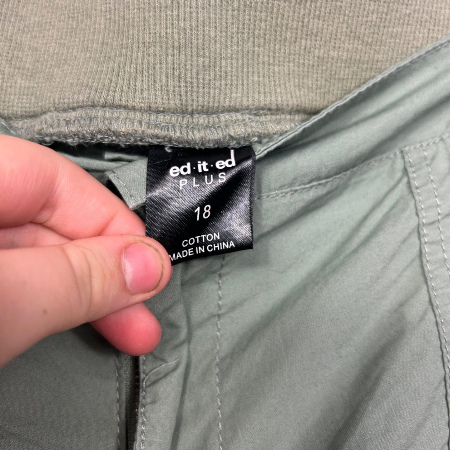 edited Green Cargo Cotton Cropped Trousers Size 18