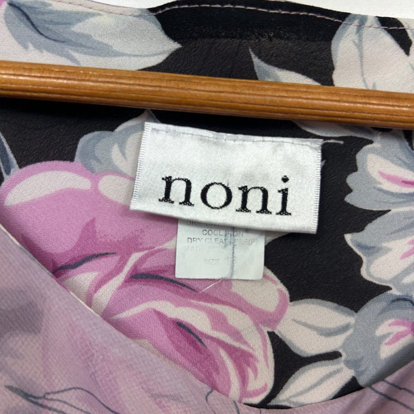 Noni  B  Pink Short Sleeve Floral Sheer Overlay Blouse Size 14 16