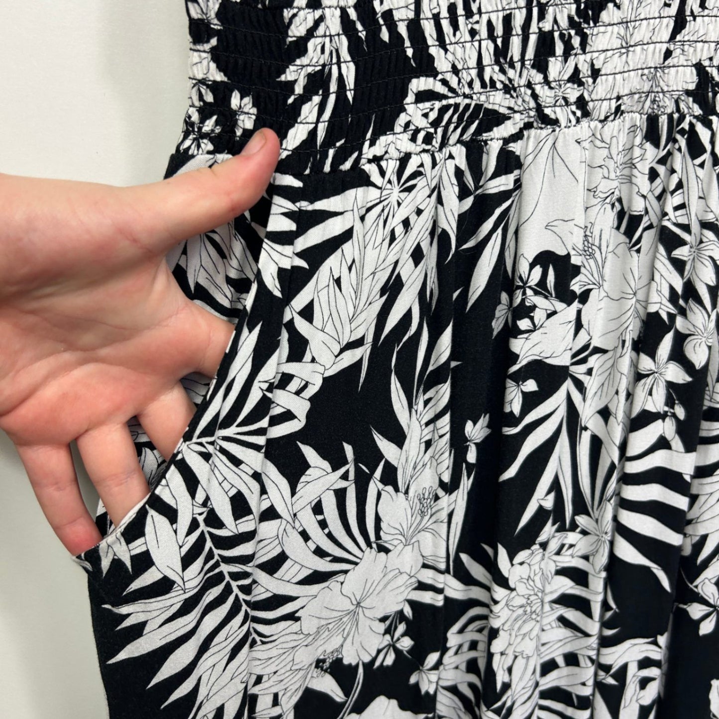 Target Black White V Neck Sleeveless Floral Maxi Dress Size 16