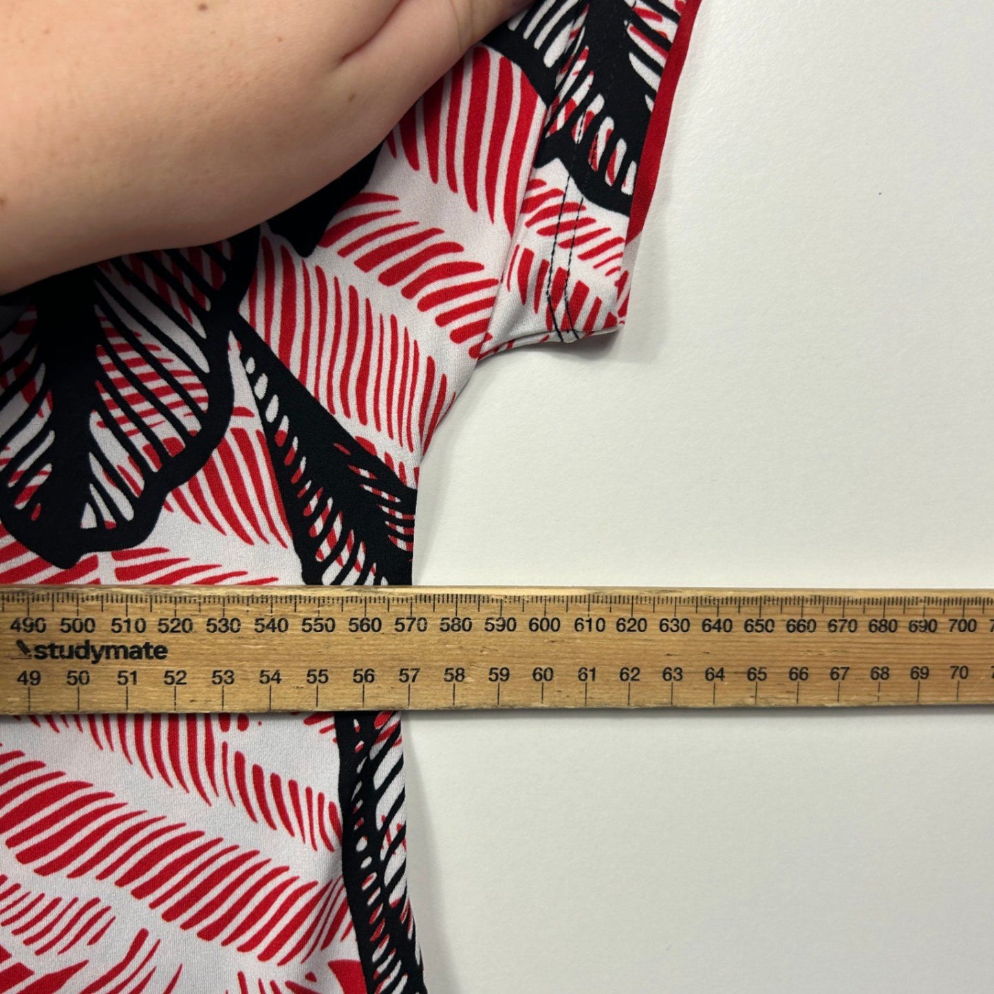 Virtuelle Red Black White Short Sleeve Floral Tunic Top Size 16 Plus Small