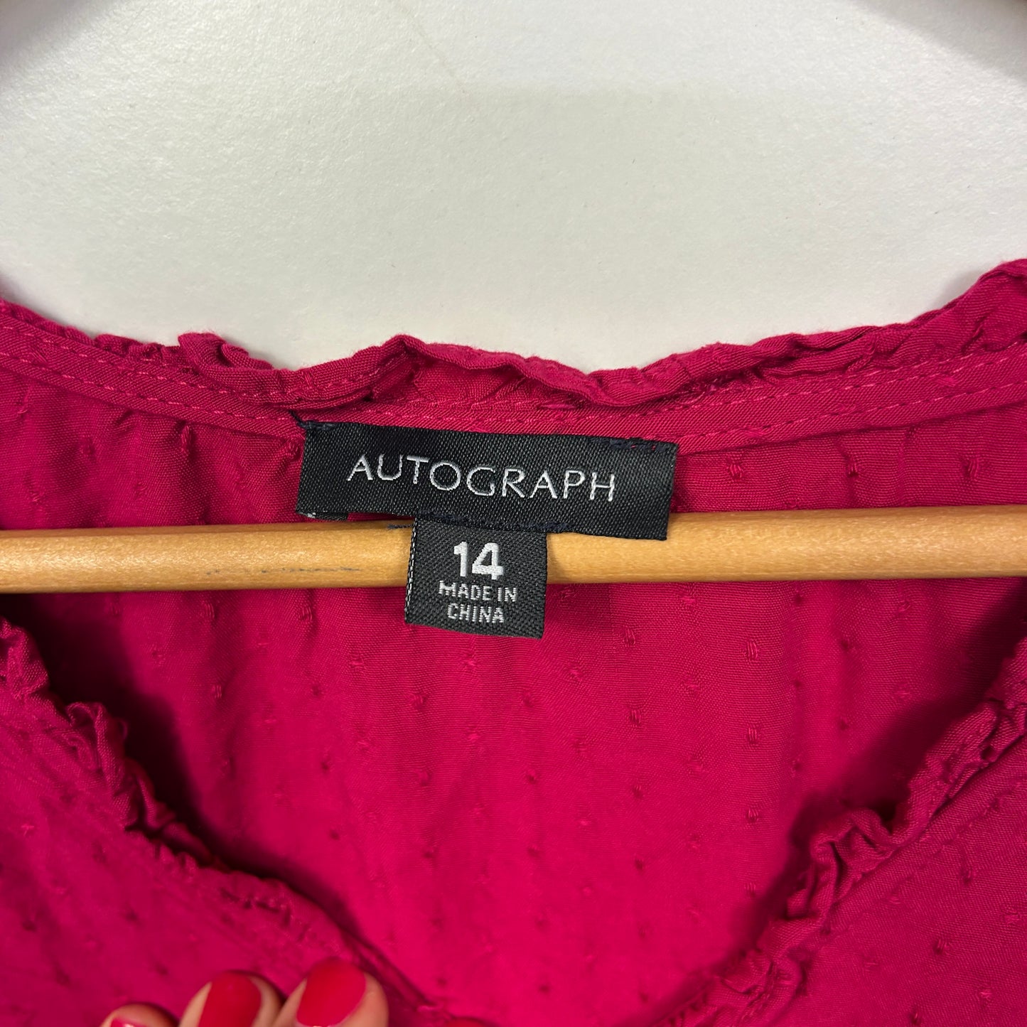 Magenta top label detail view