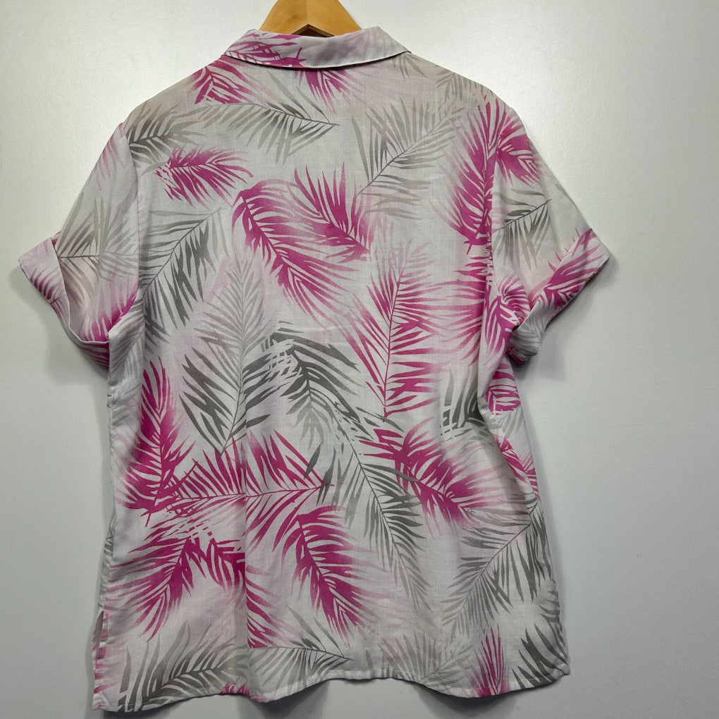 Grey short sleeve shirt with pink and grey palm leaf pattern back view