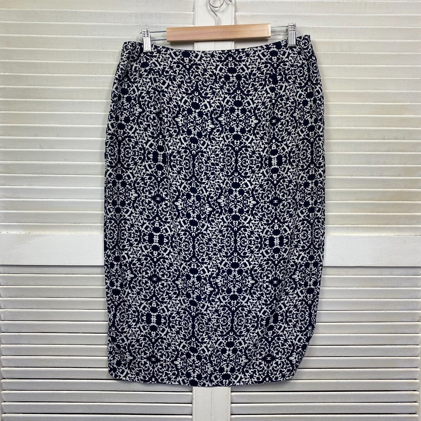 Jacqui E Skirt Size 14 Navy White Pencil Knee Length Office