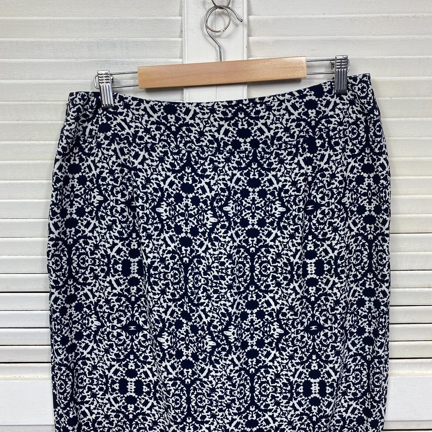 Jacqui E Skirt Size 14 Navy White Pencil Knee Length Office