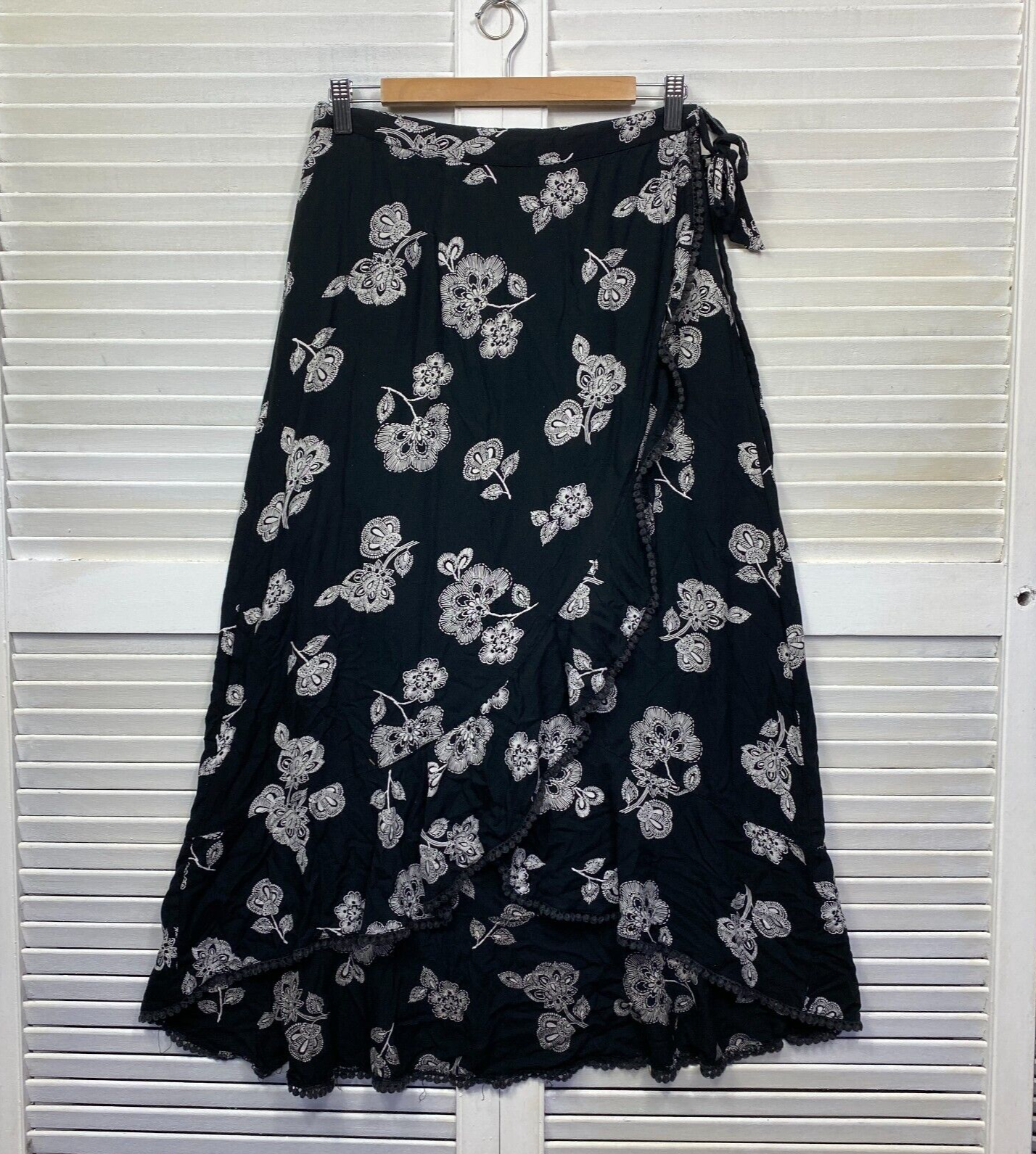 Angie Wrap Maxi Skirt Size large Black White Floral Long Length