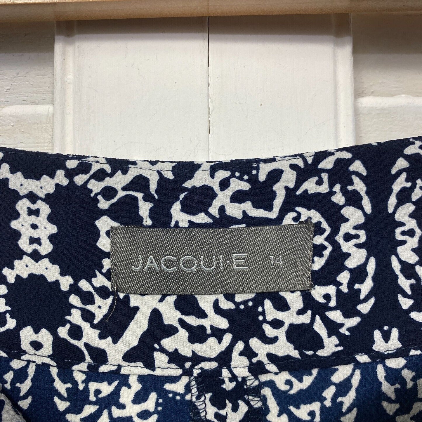 Jacqui E Skirt Size 14 Navy White Pencil Knee Length Office