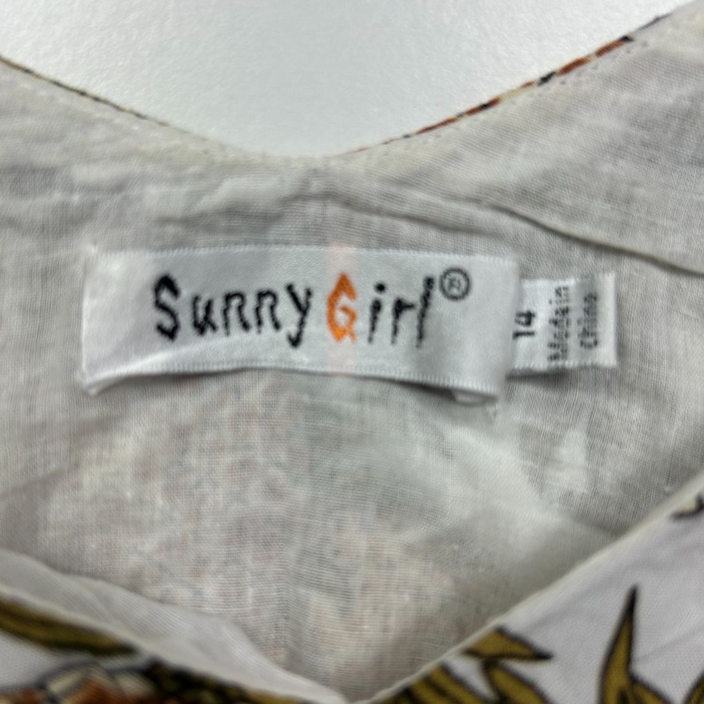 Grey clothing label detail view