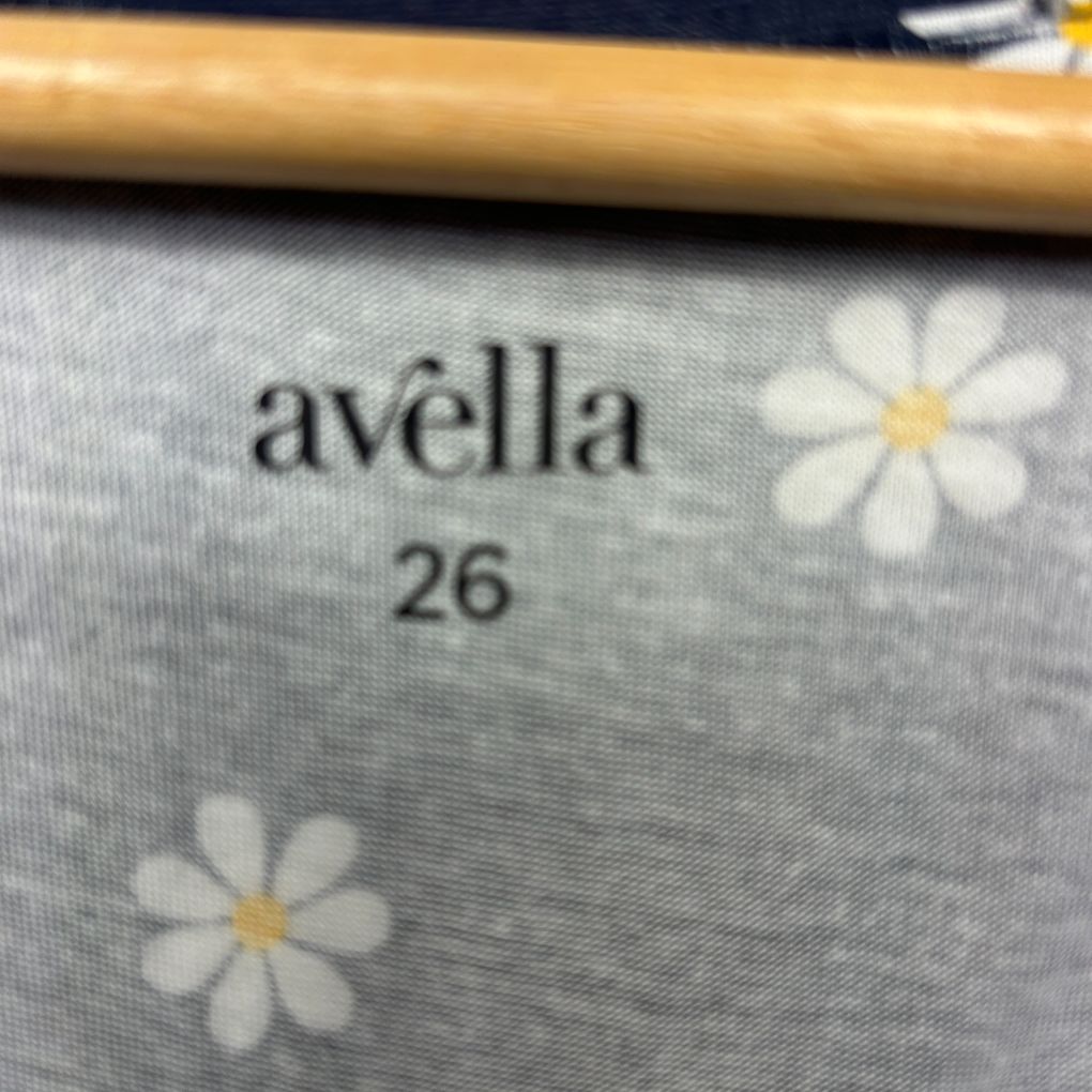 Avella Navy Cotton Daisy Top - Size 26