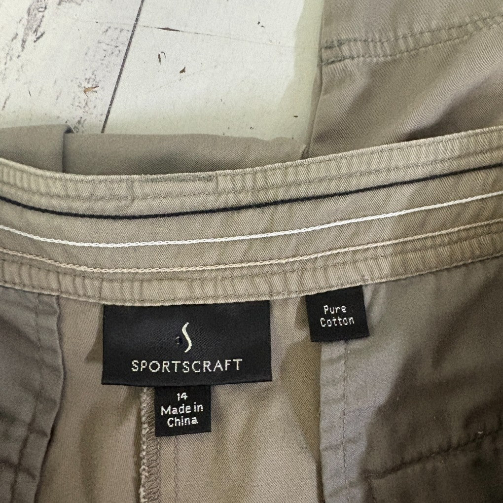 Beige pants label detail view