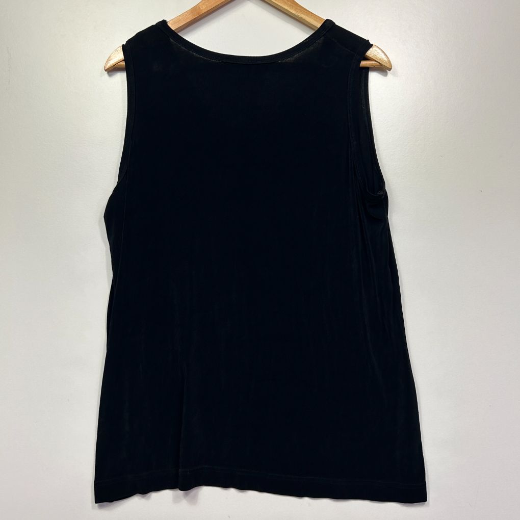 Black sleeveless tank top front view