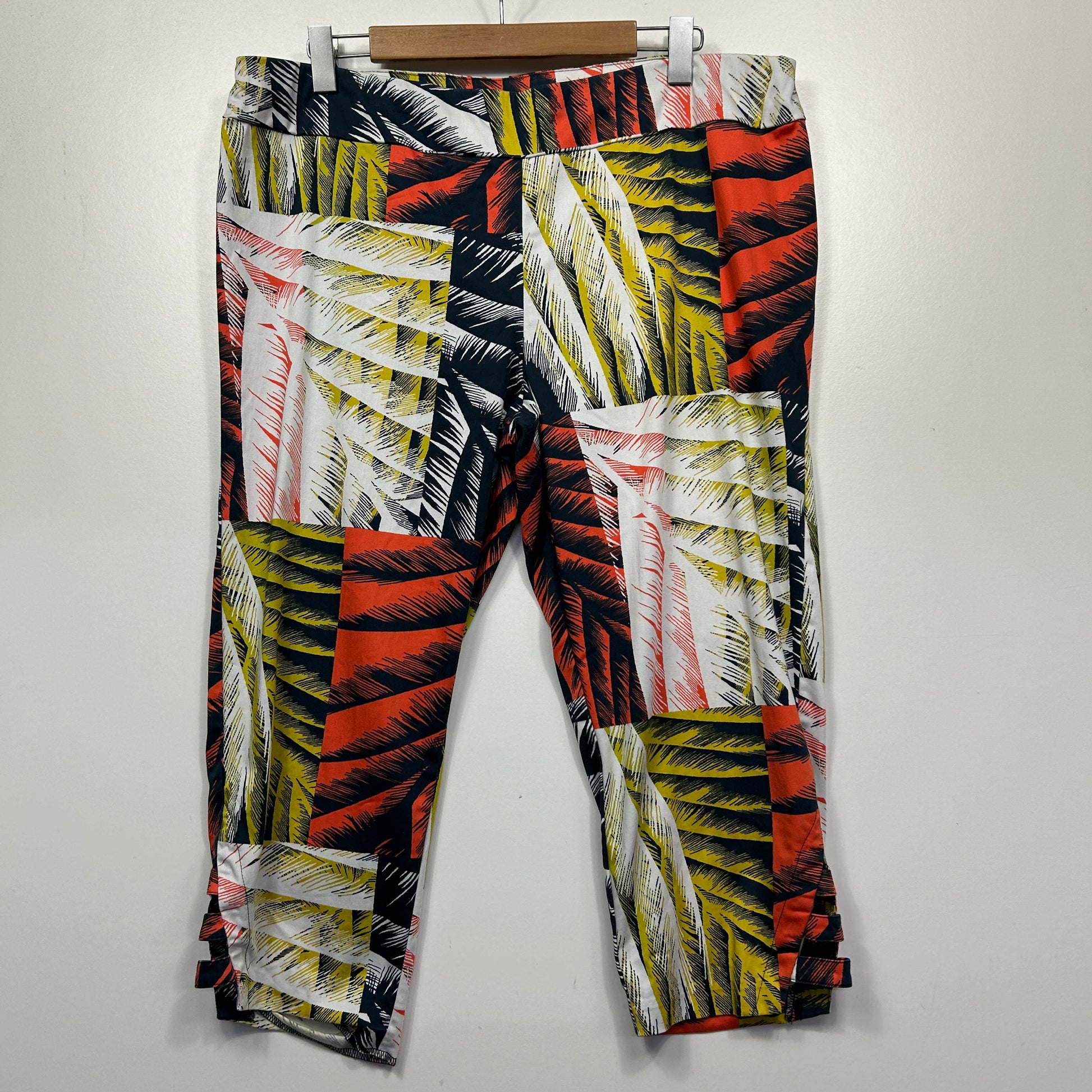 Multicolored graphic print cropped pants front view