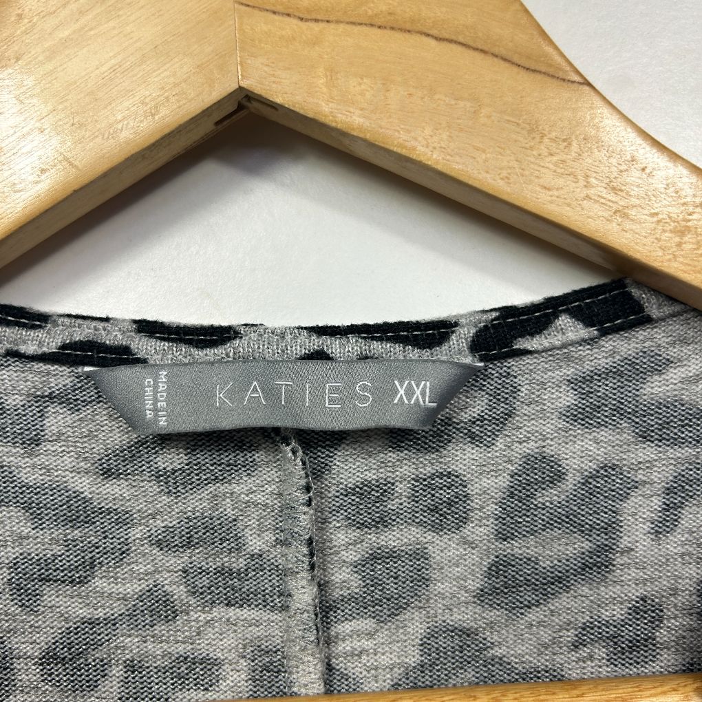 Grey leopard print top label view