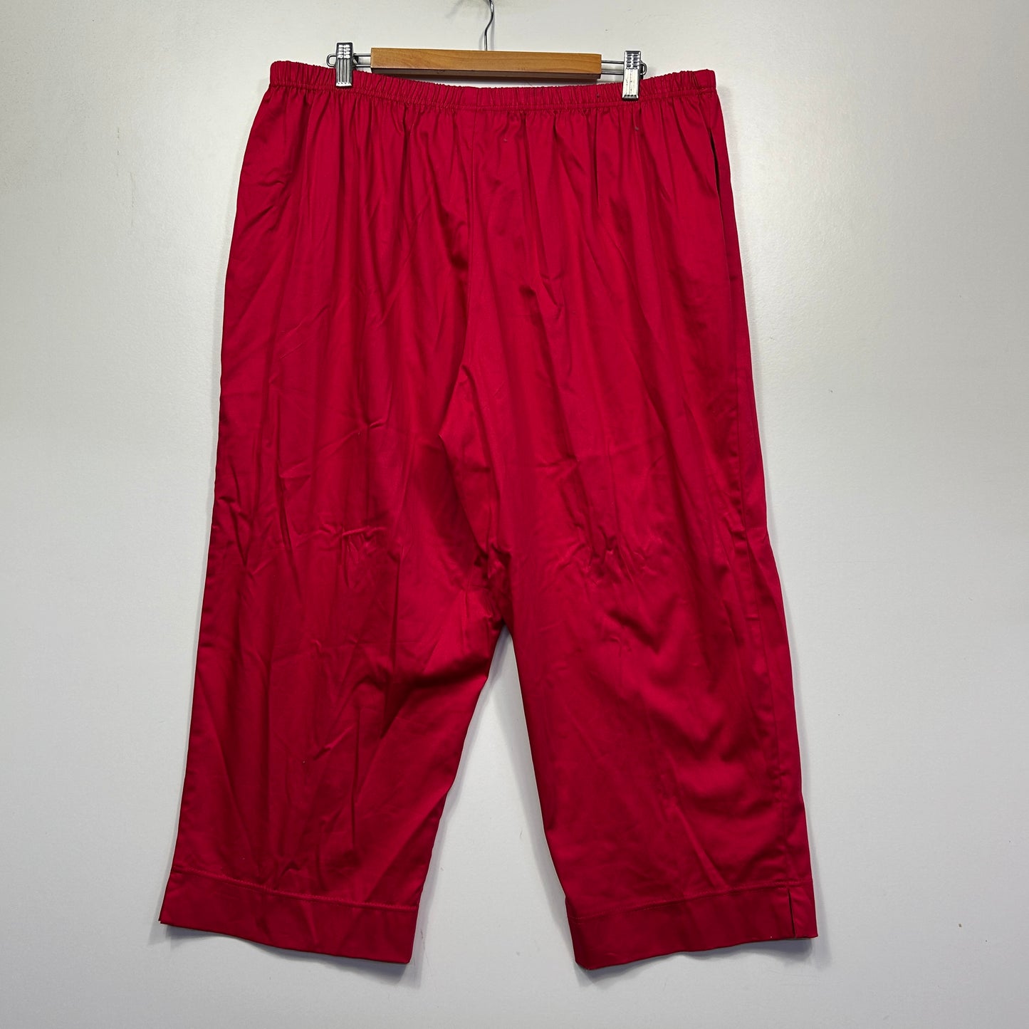 Red cropped pants front view