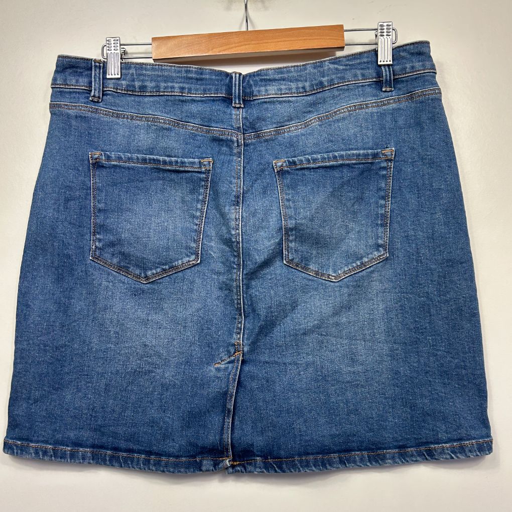 Blue denim skirt back view