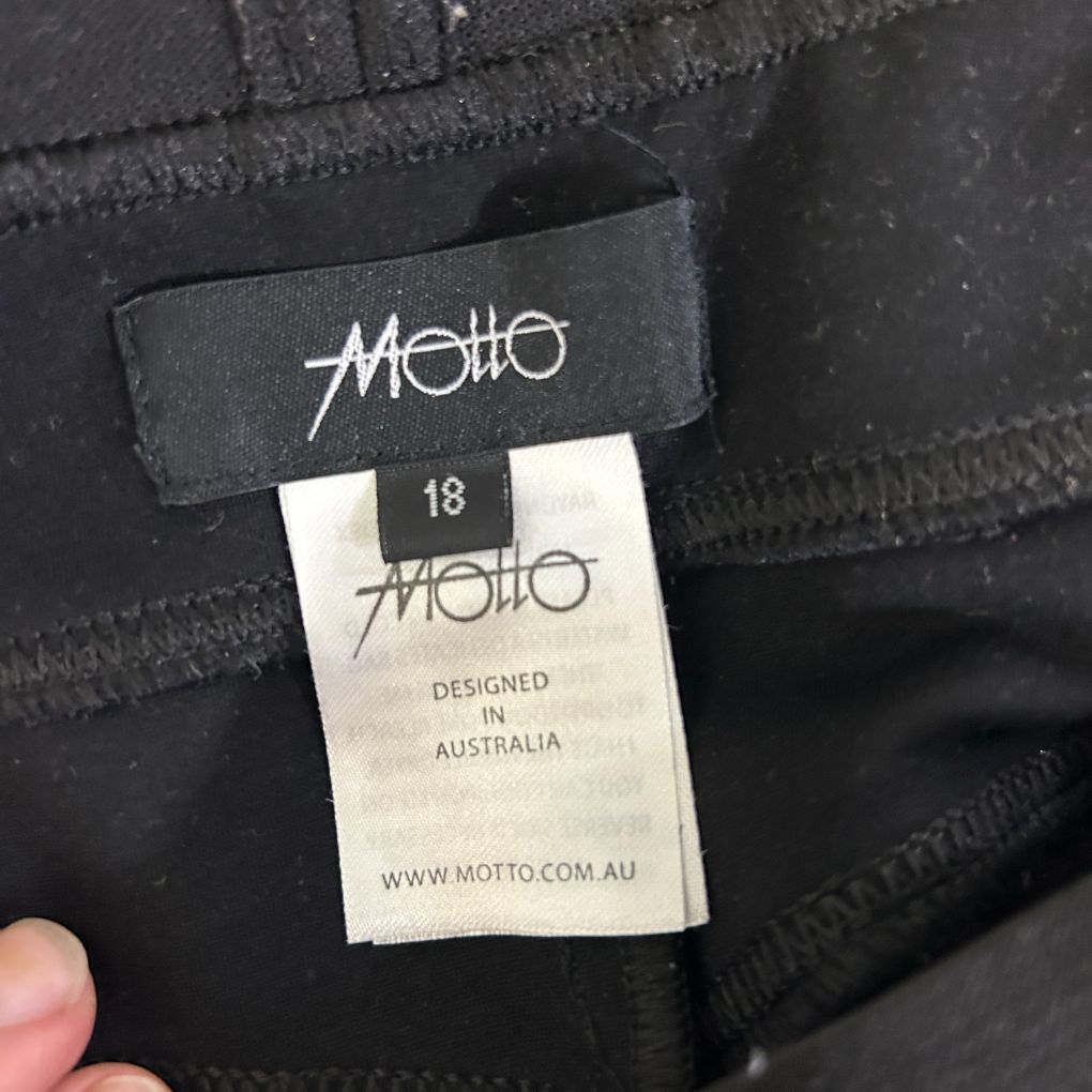 Black shorts label detail view