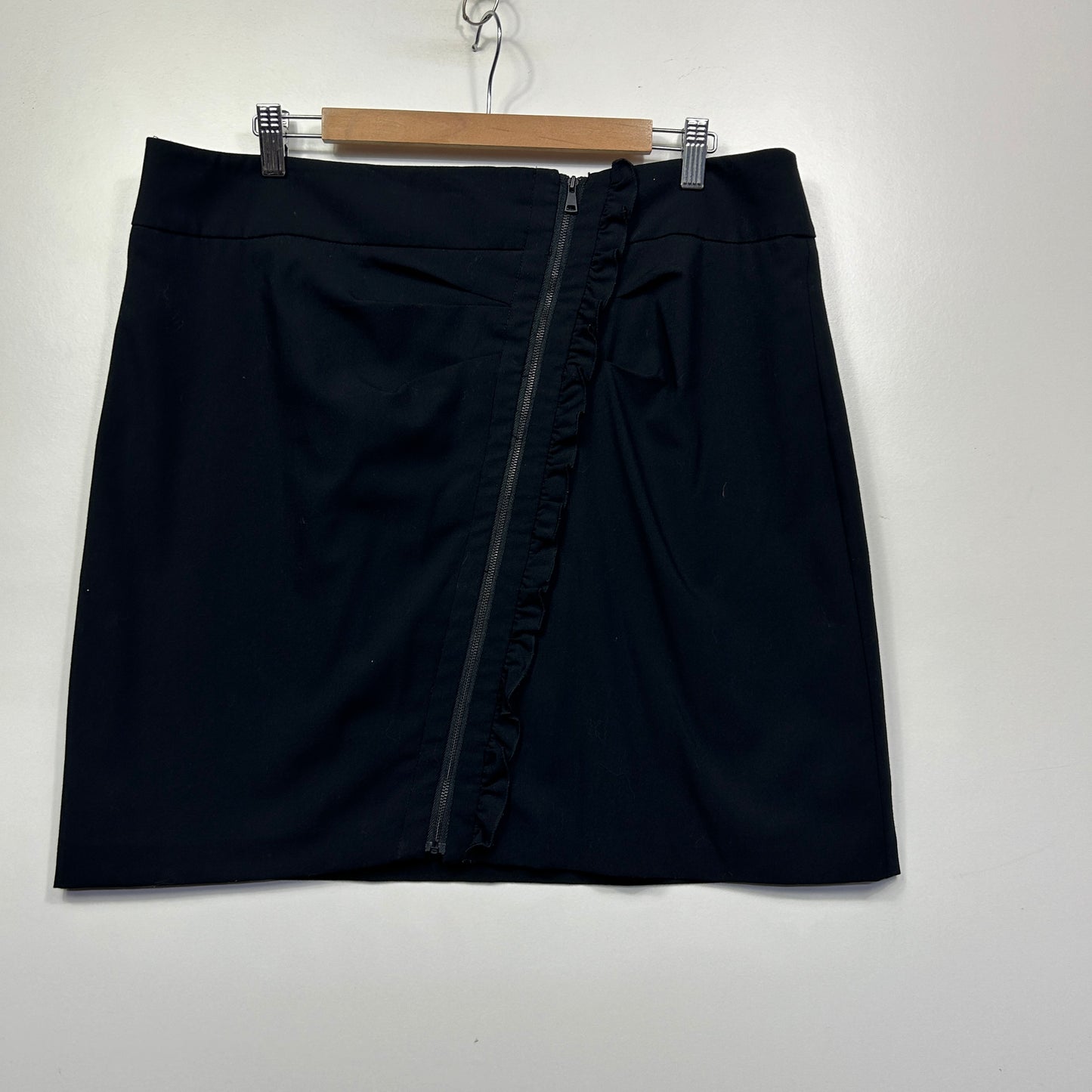 Vasque Black Skirt - Size 16