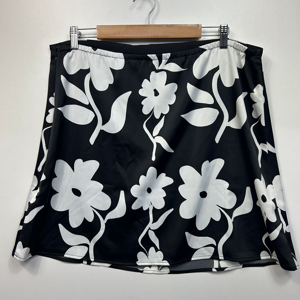 Sabo Black & White Floral Mini Skirt - Size 16