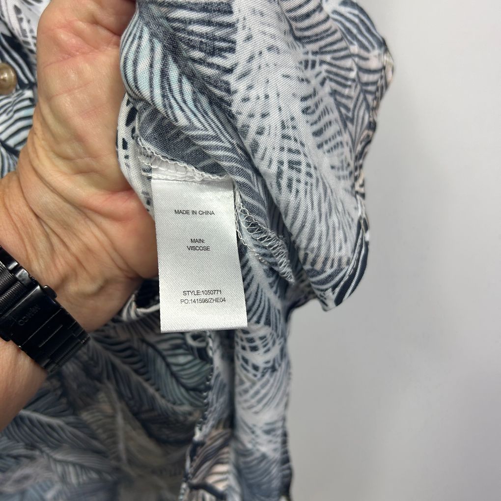 Grey and white striped top label detail view