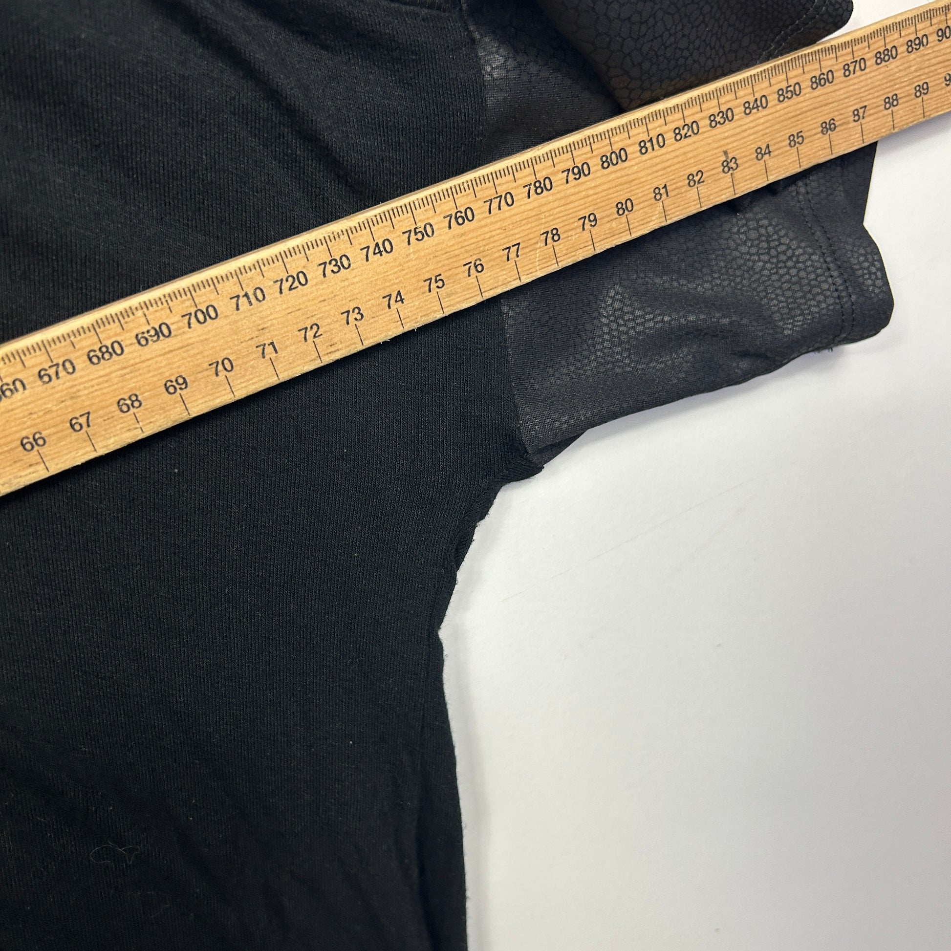 Black top front view with measuring tape detail