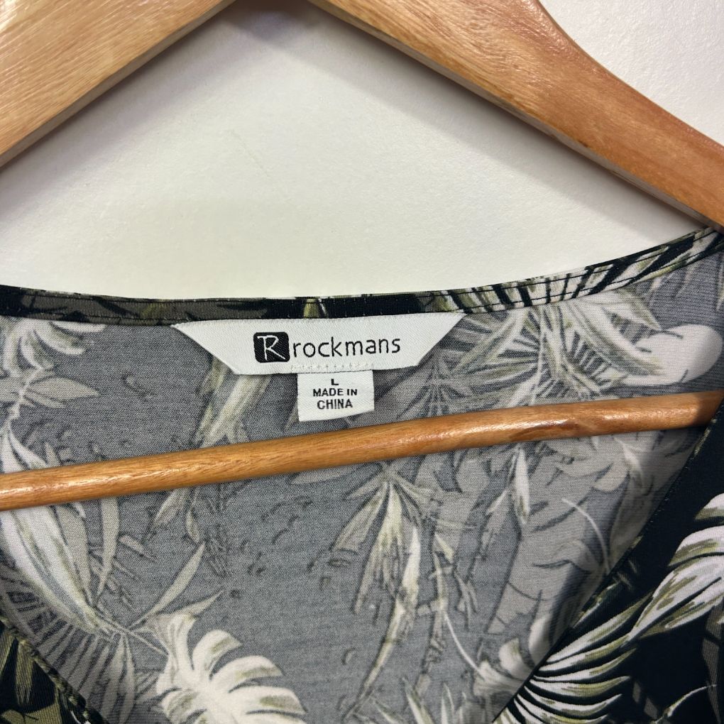 Grey floral print top label detail view