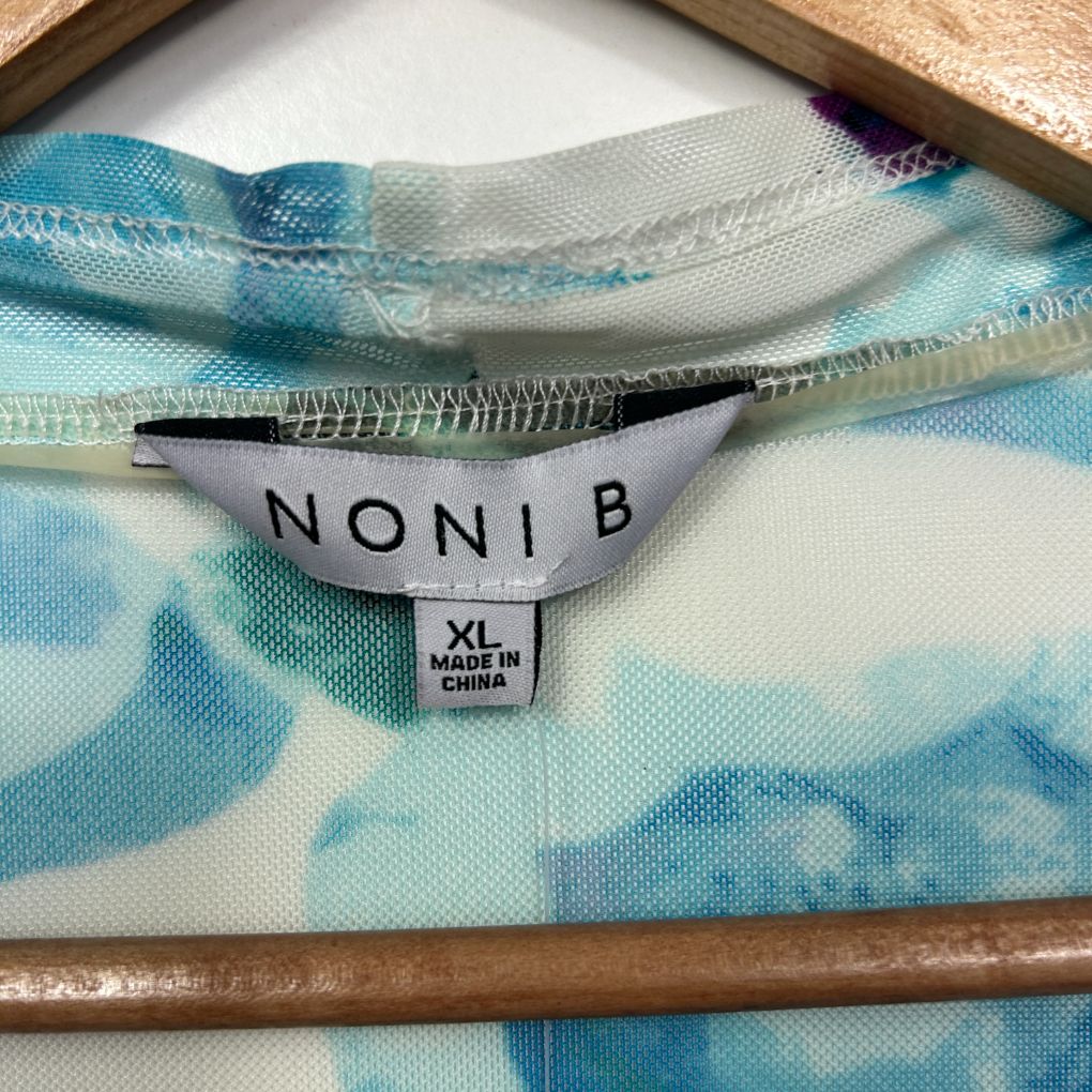 Noni B blue and white patterned top label detail view size XL