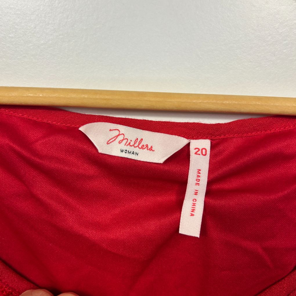 Red top label and size tag detail view
