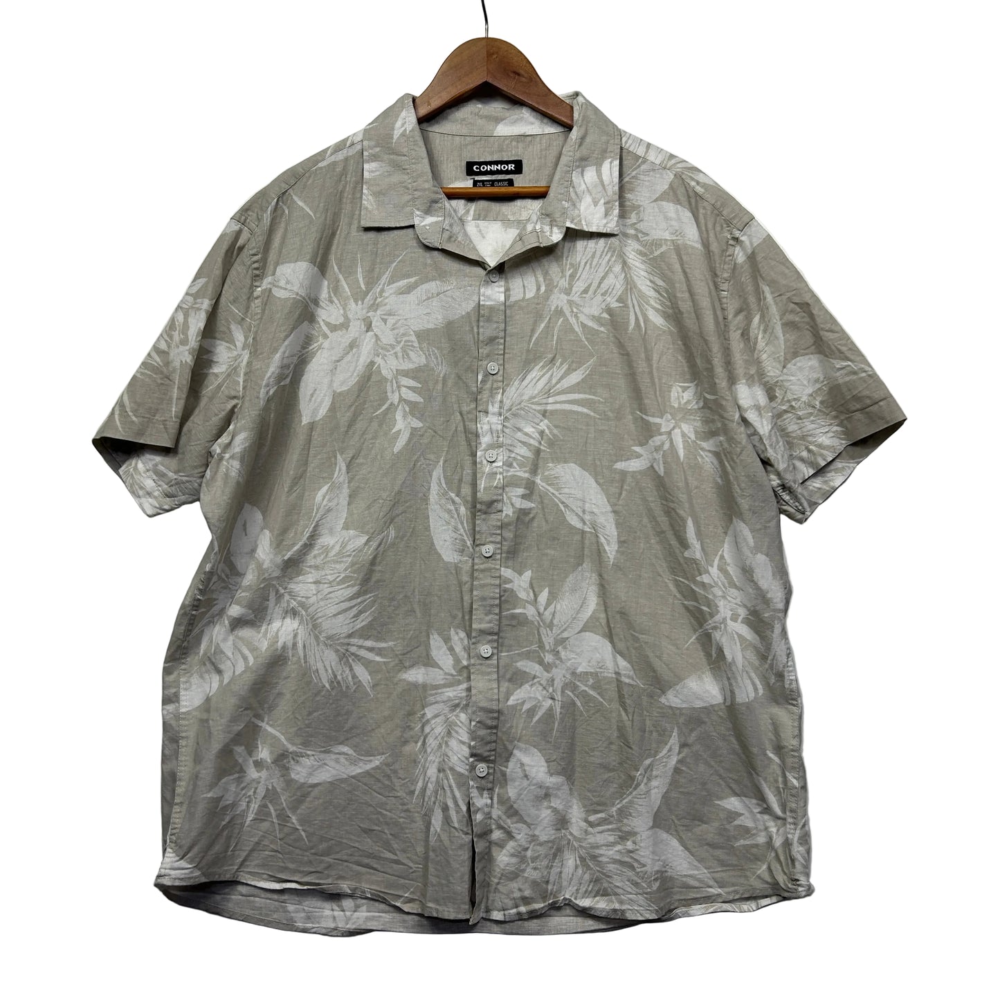 Grey short sleeve shirt with floral pattern front view