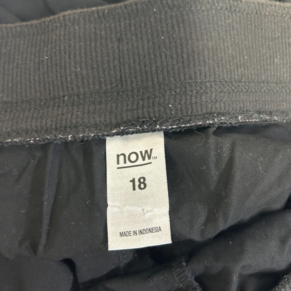 Black pants label detail view