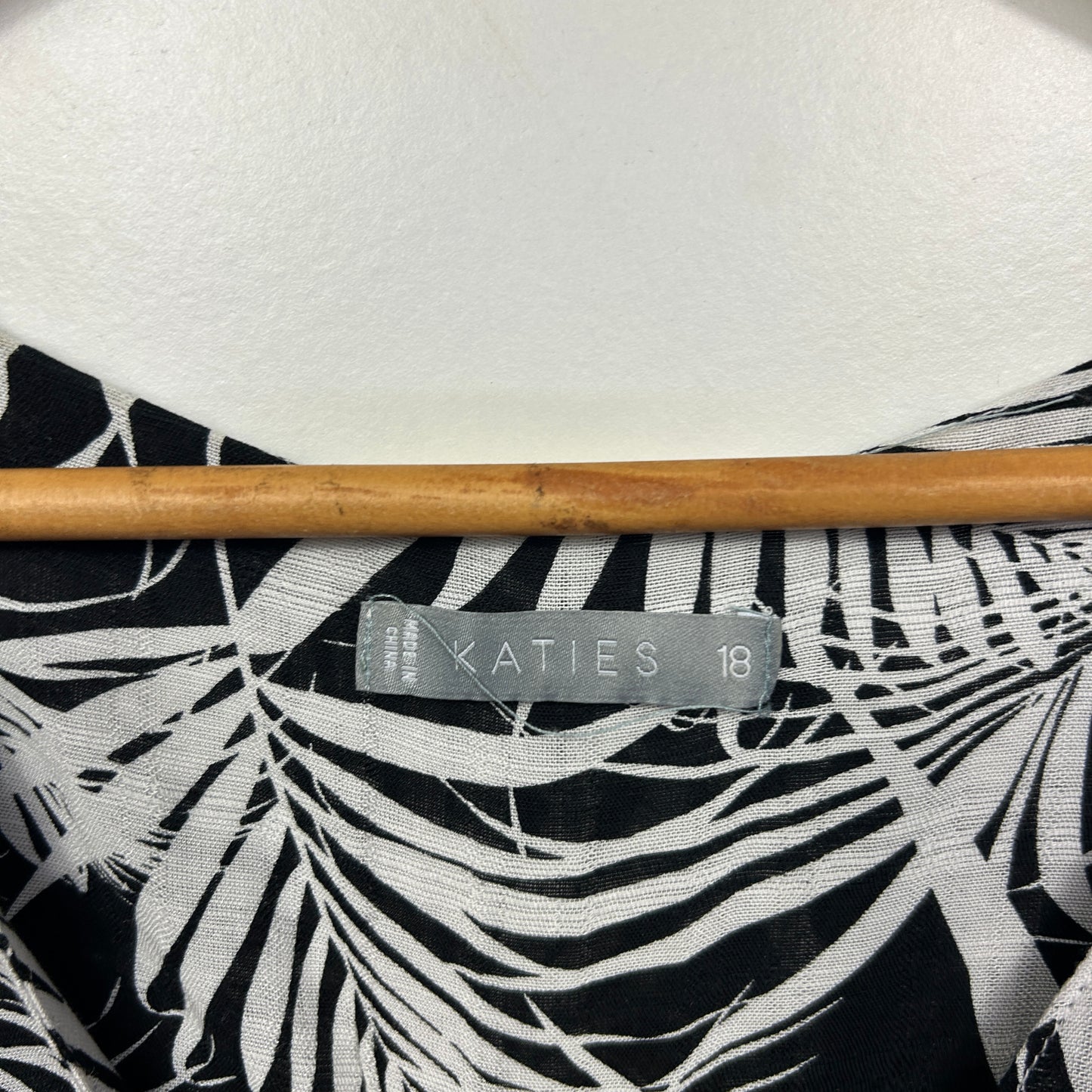 Black and white graphic top detail view