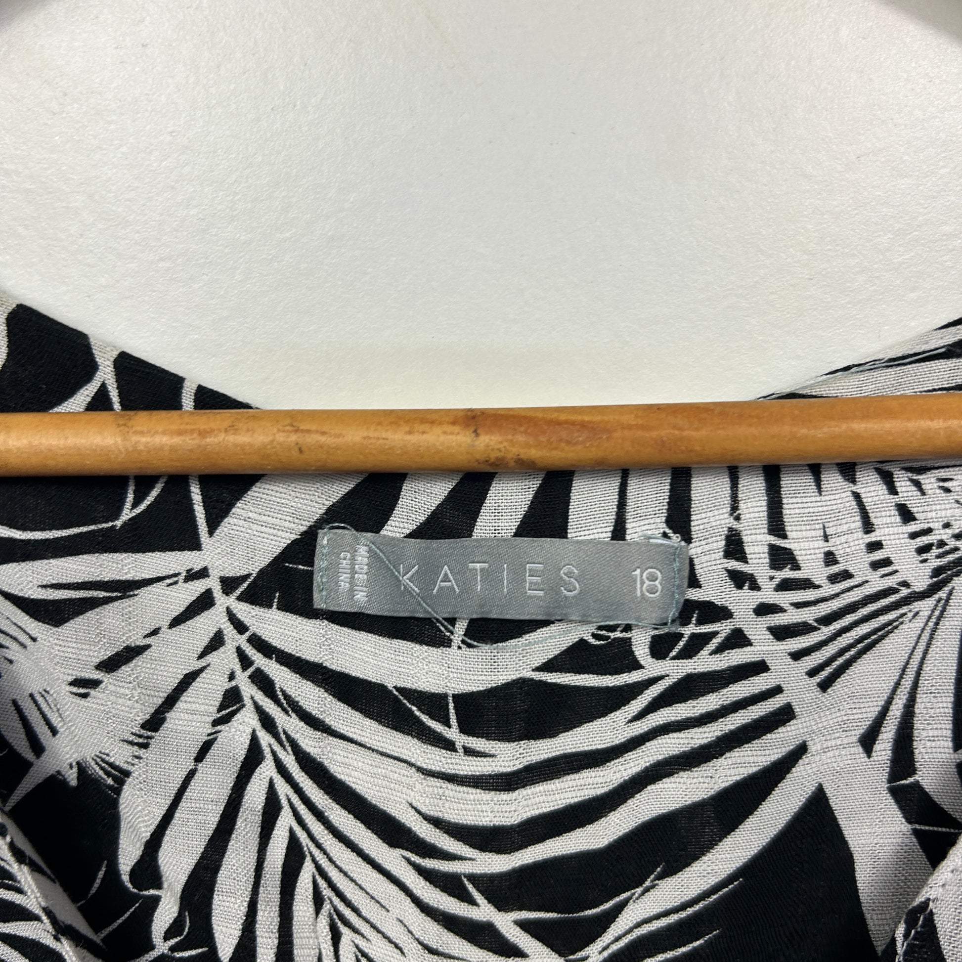 Black and white graphic top detail view