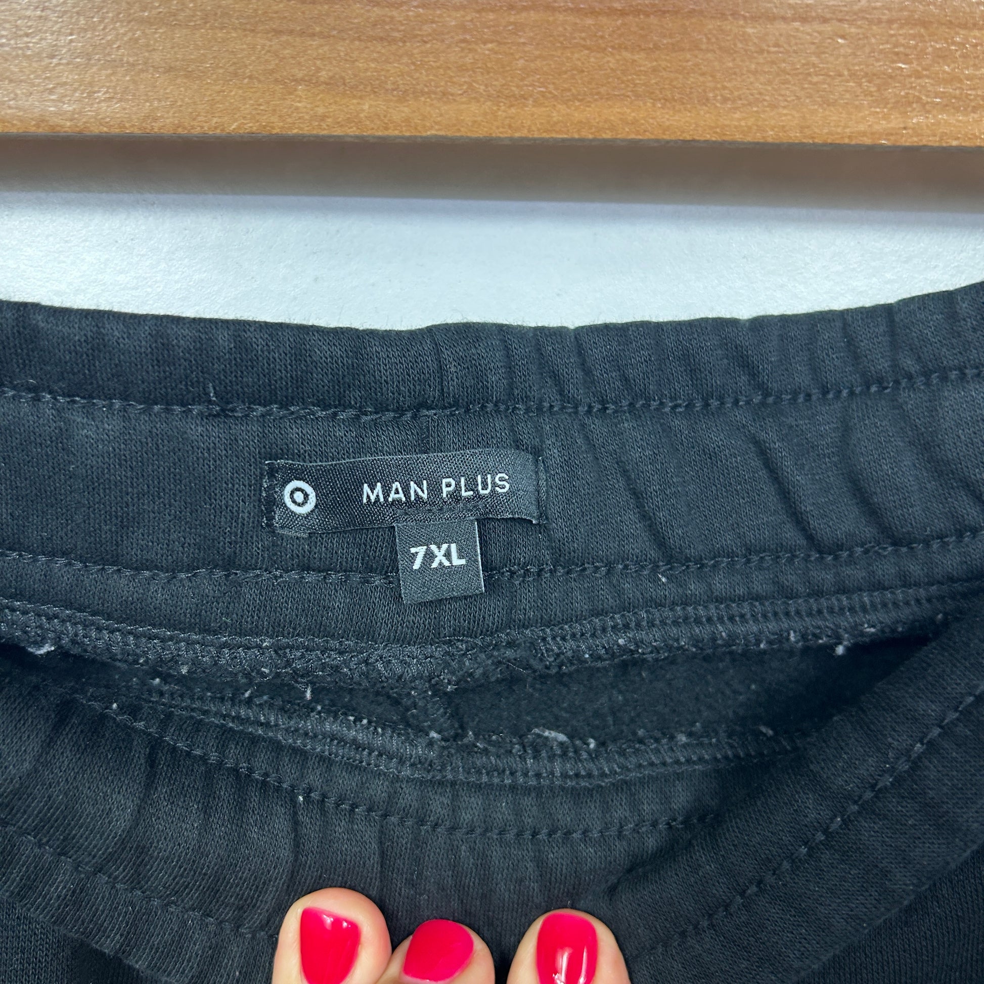 Black shorts label detail view