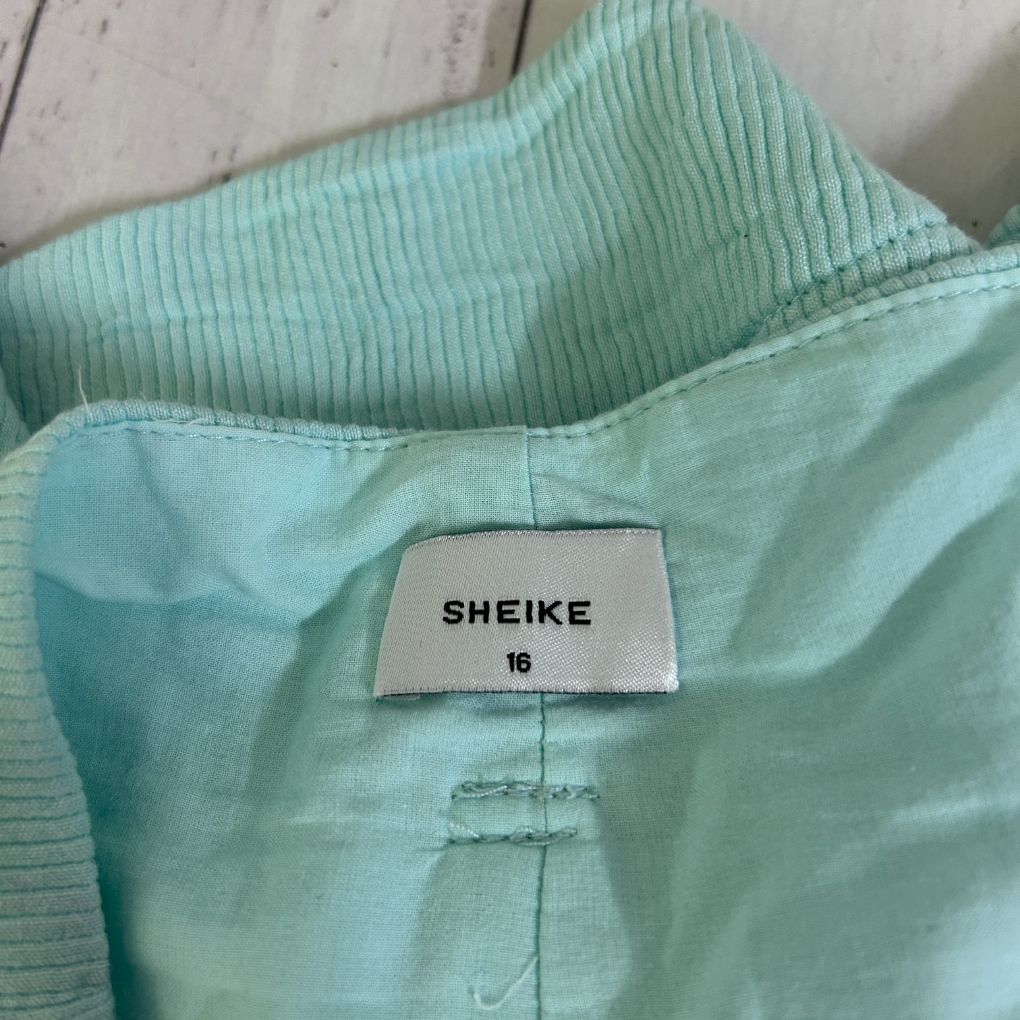 Mint green shirt label detail view