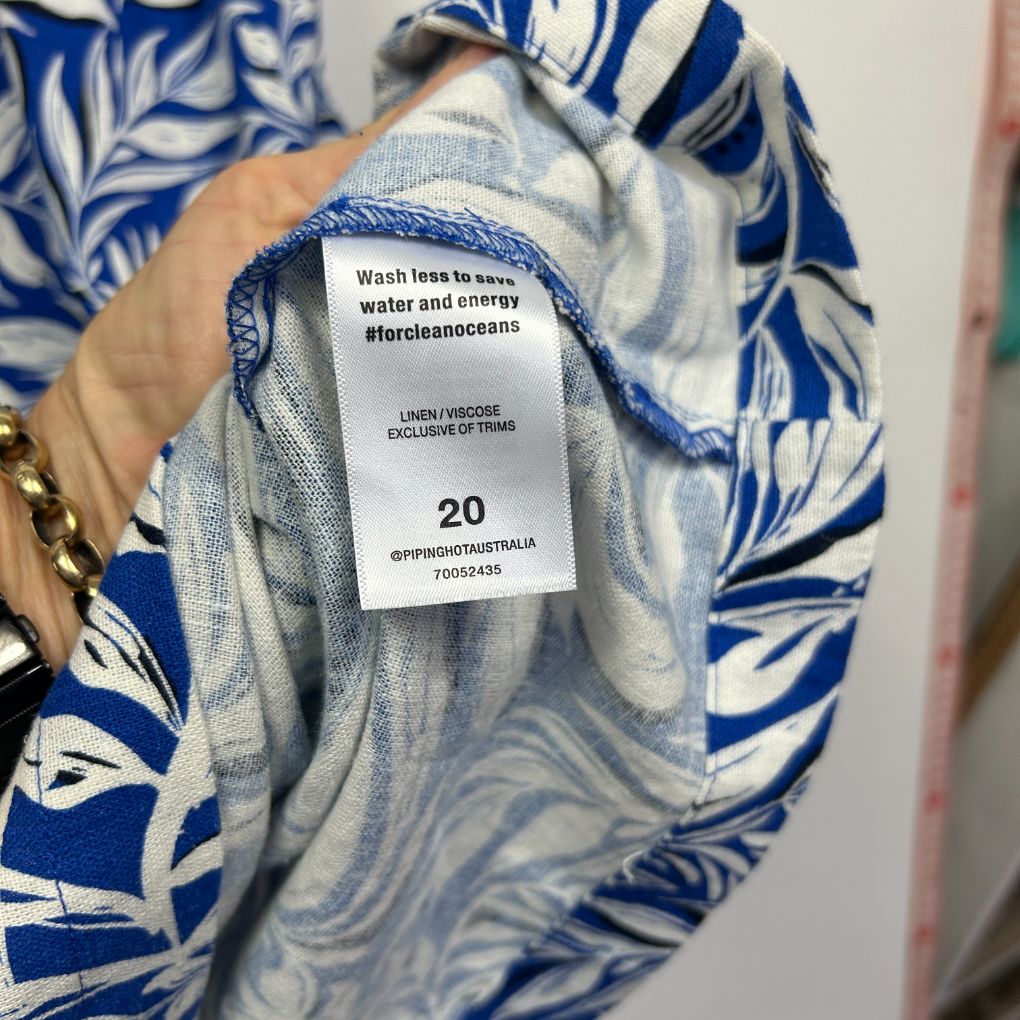 Blue and white patterned top label detail view
