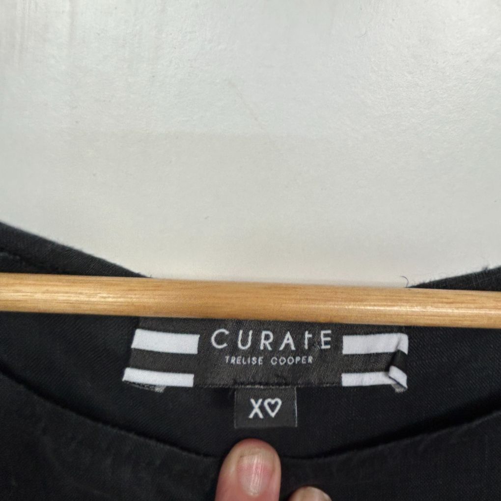 Black top label detail view