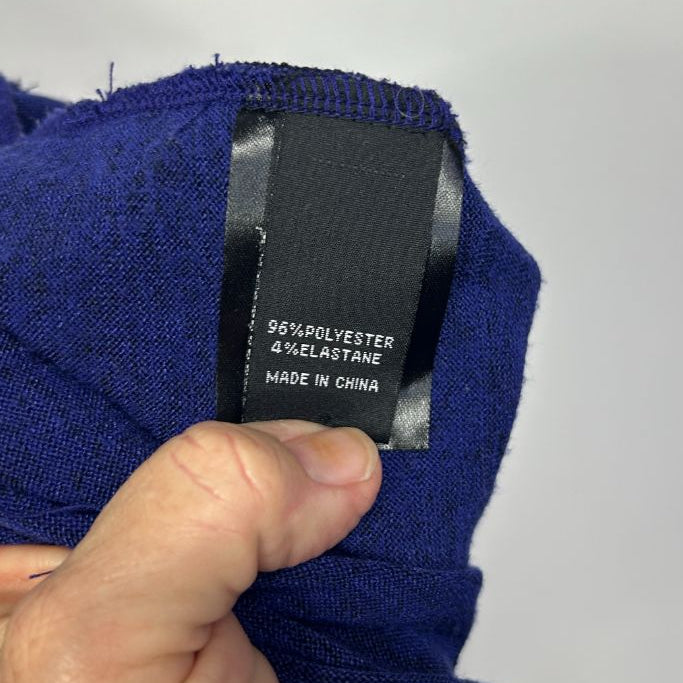 Blue jumper label detail view